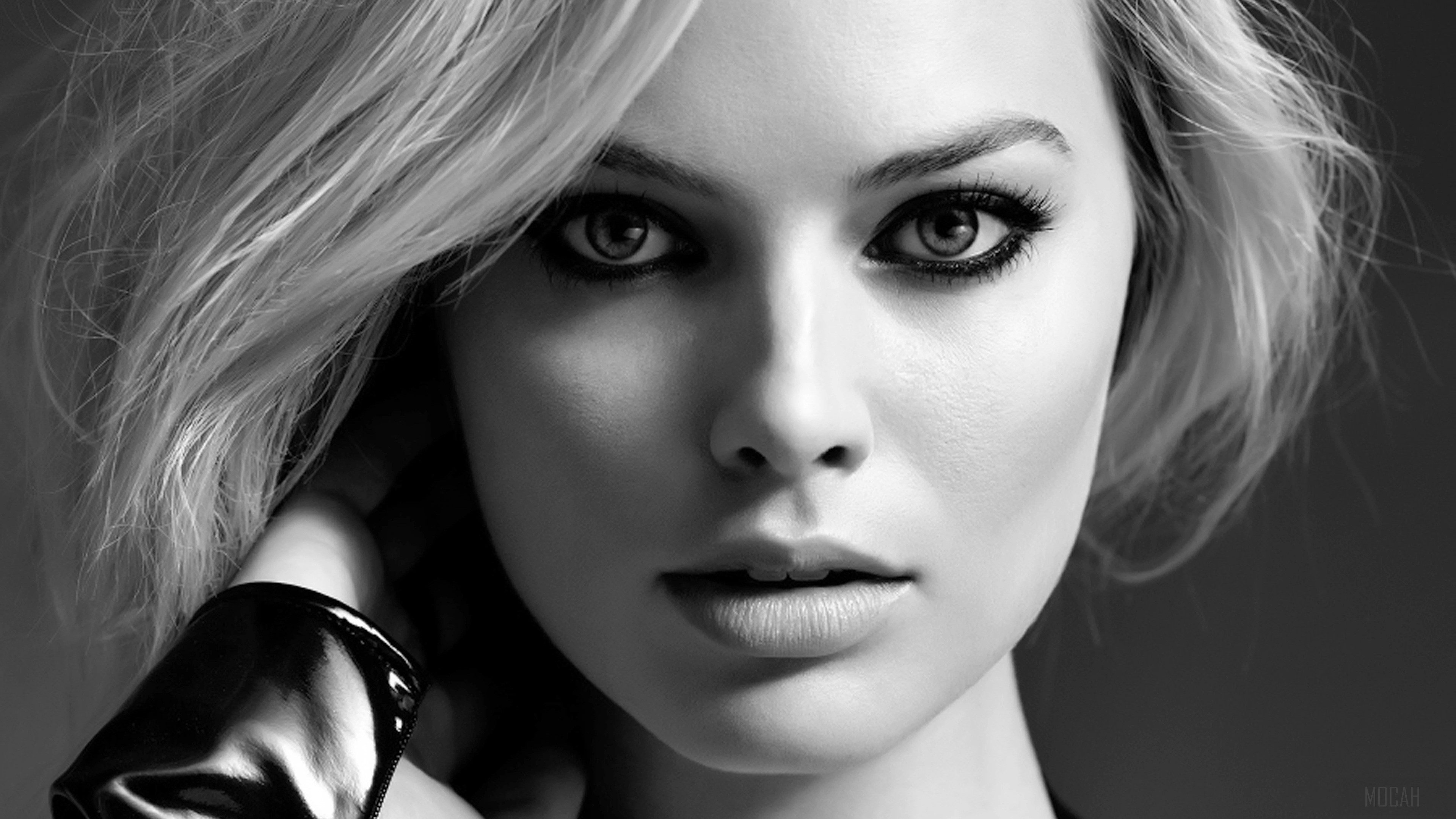 Margot Robbie in Monochrome 4K HD Wallpaper