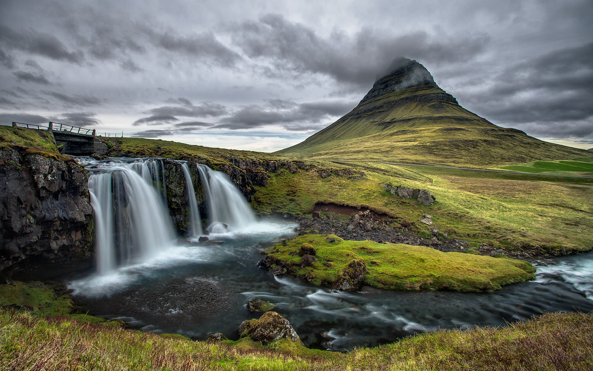 Kirkjufell mountain and waterfall in Iceland HD Wallpaper