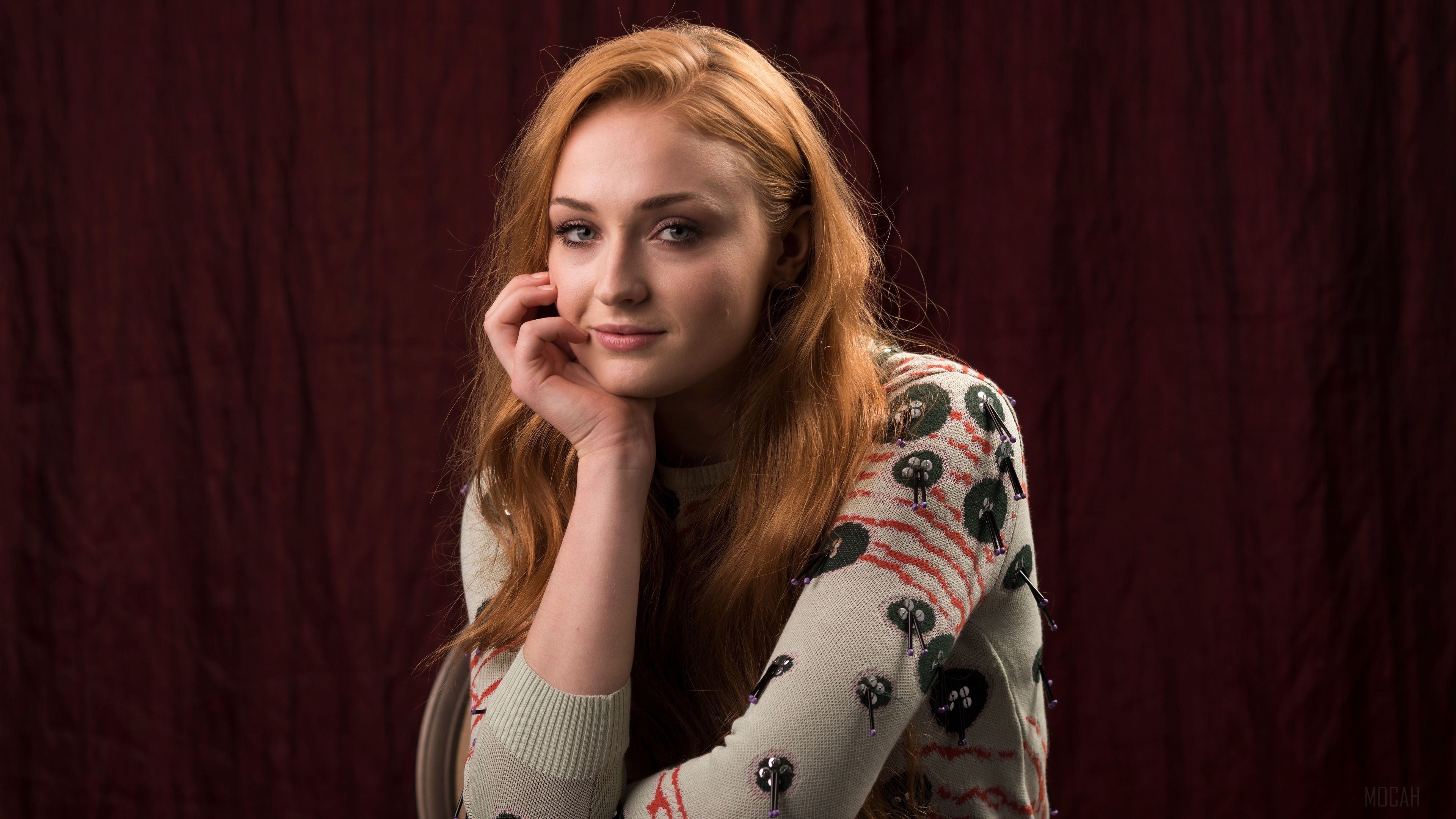 Sophie Turner HD Wallpaper