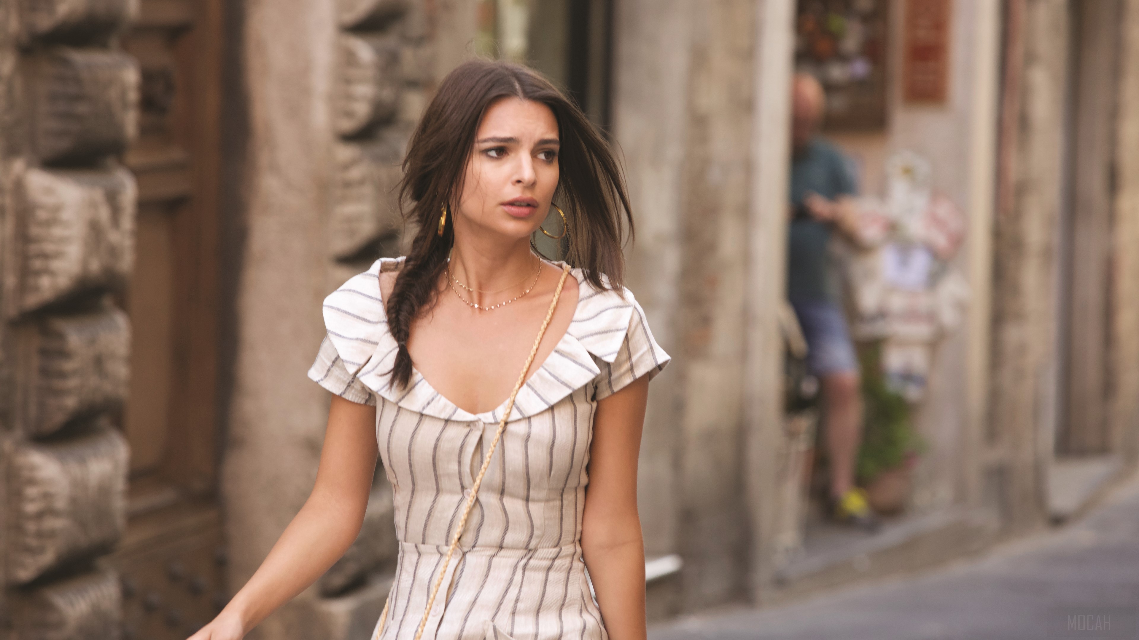 Emily Ratajkowski in 4K HD Wallpaper