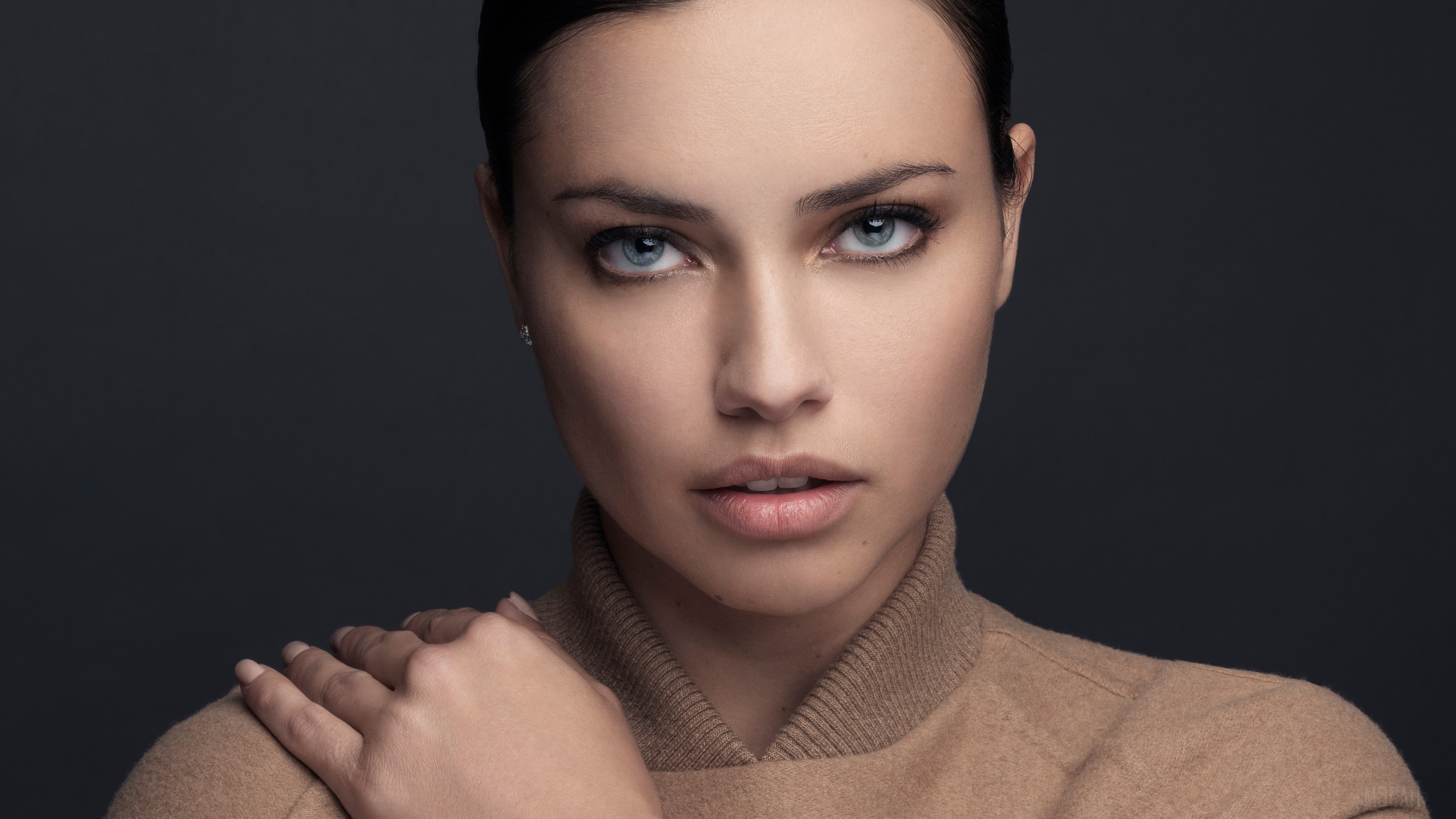 Adriana Lima 4K HD Wallpaper