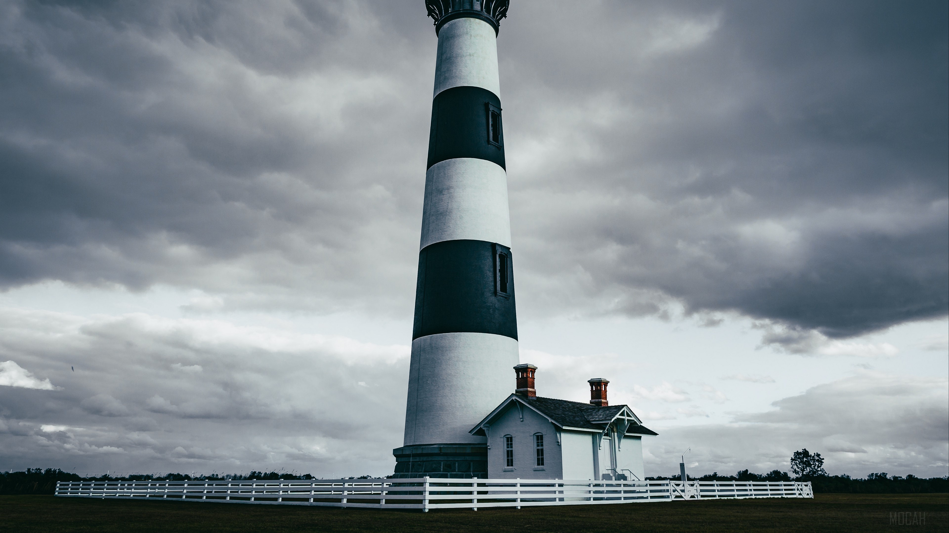 Bodie Island Lighthouse and keeper's house HD Wallpaper