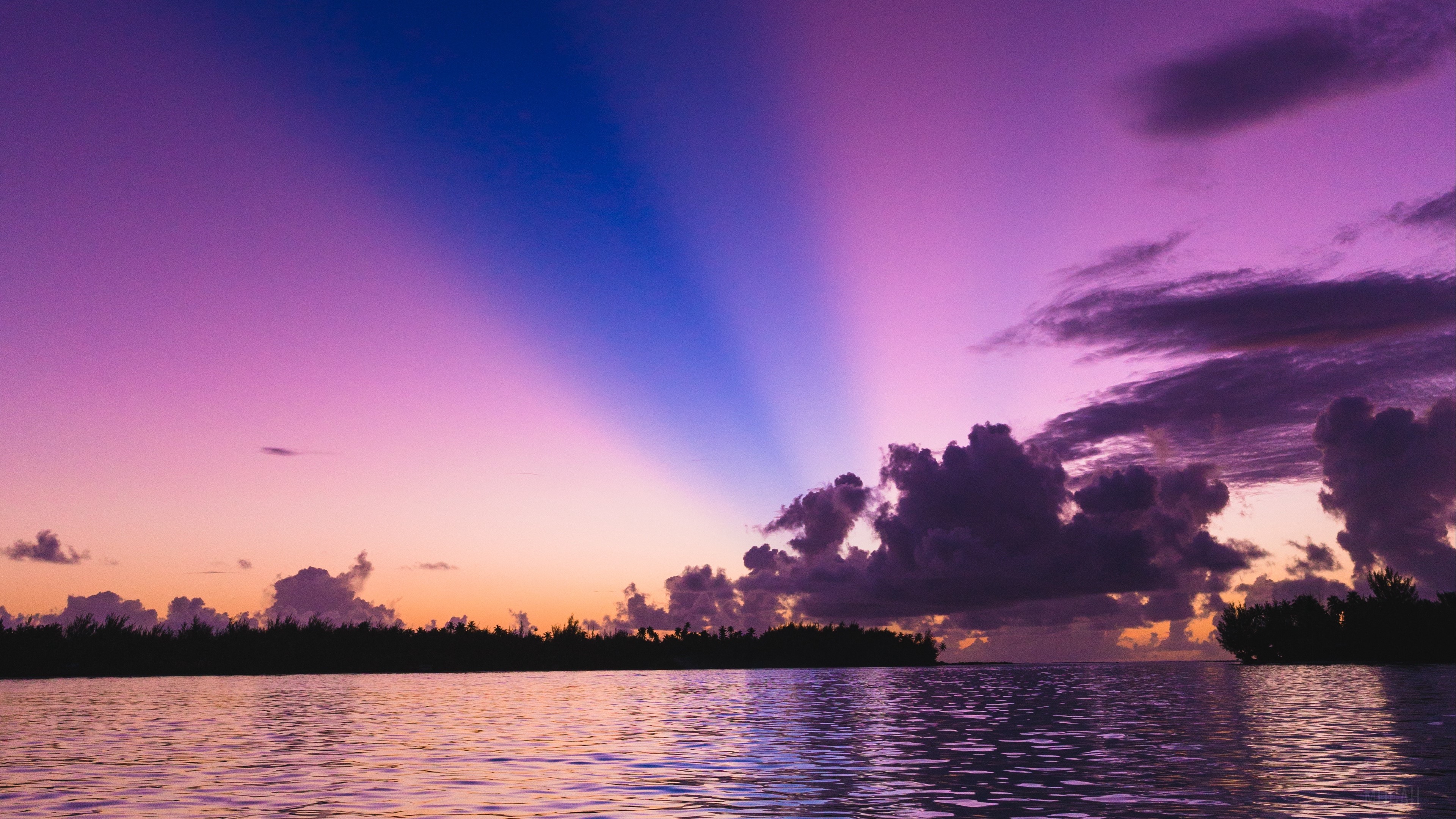 Sunset over the sea with crepuscular rays HD Wallpaper
