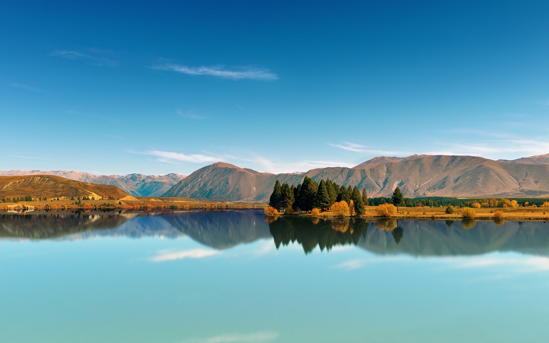 Lake with mountains and trees reflection HD Wallpaper