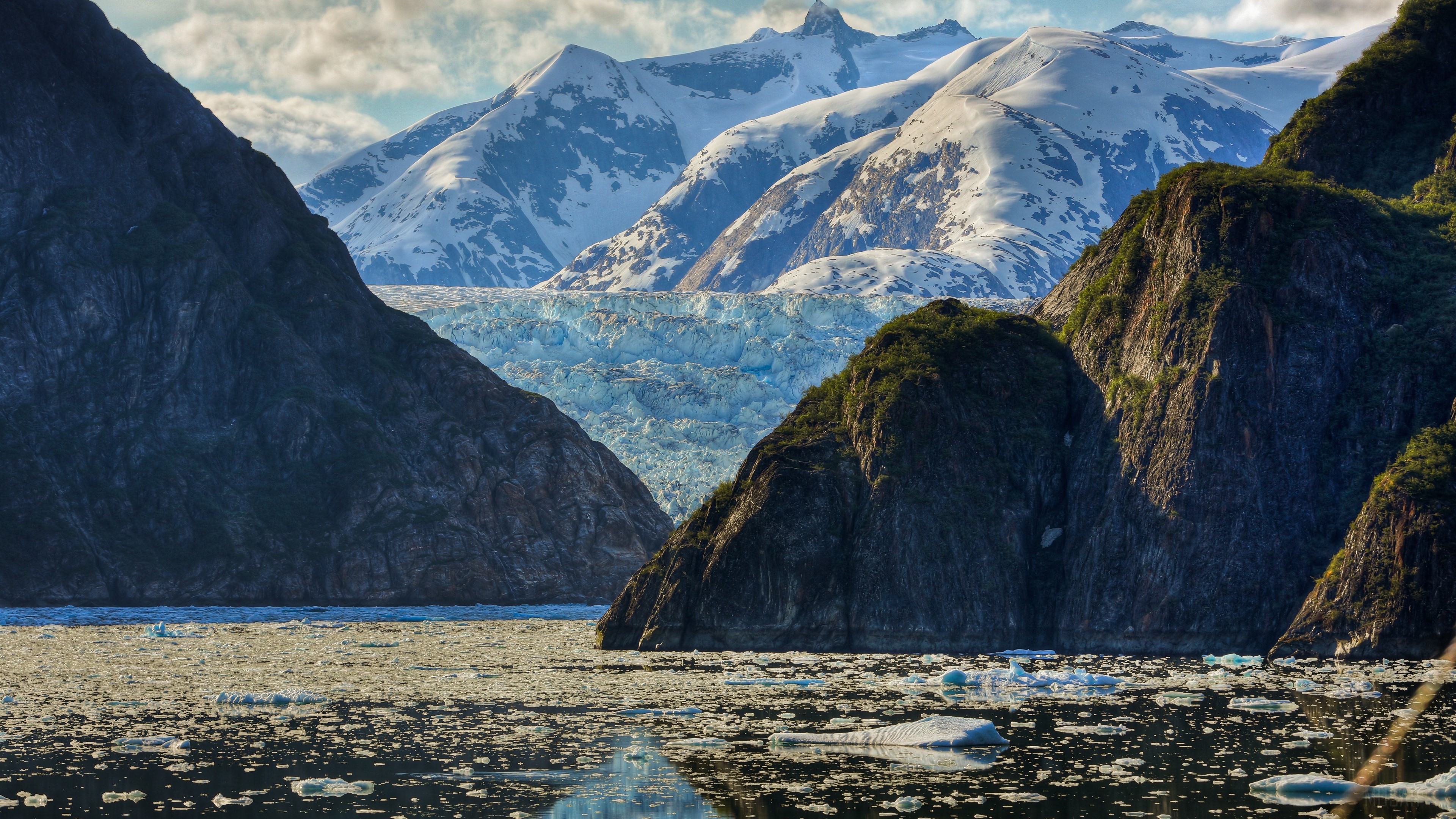 Glacier and mountains over the sea HD Wallpaper