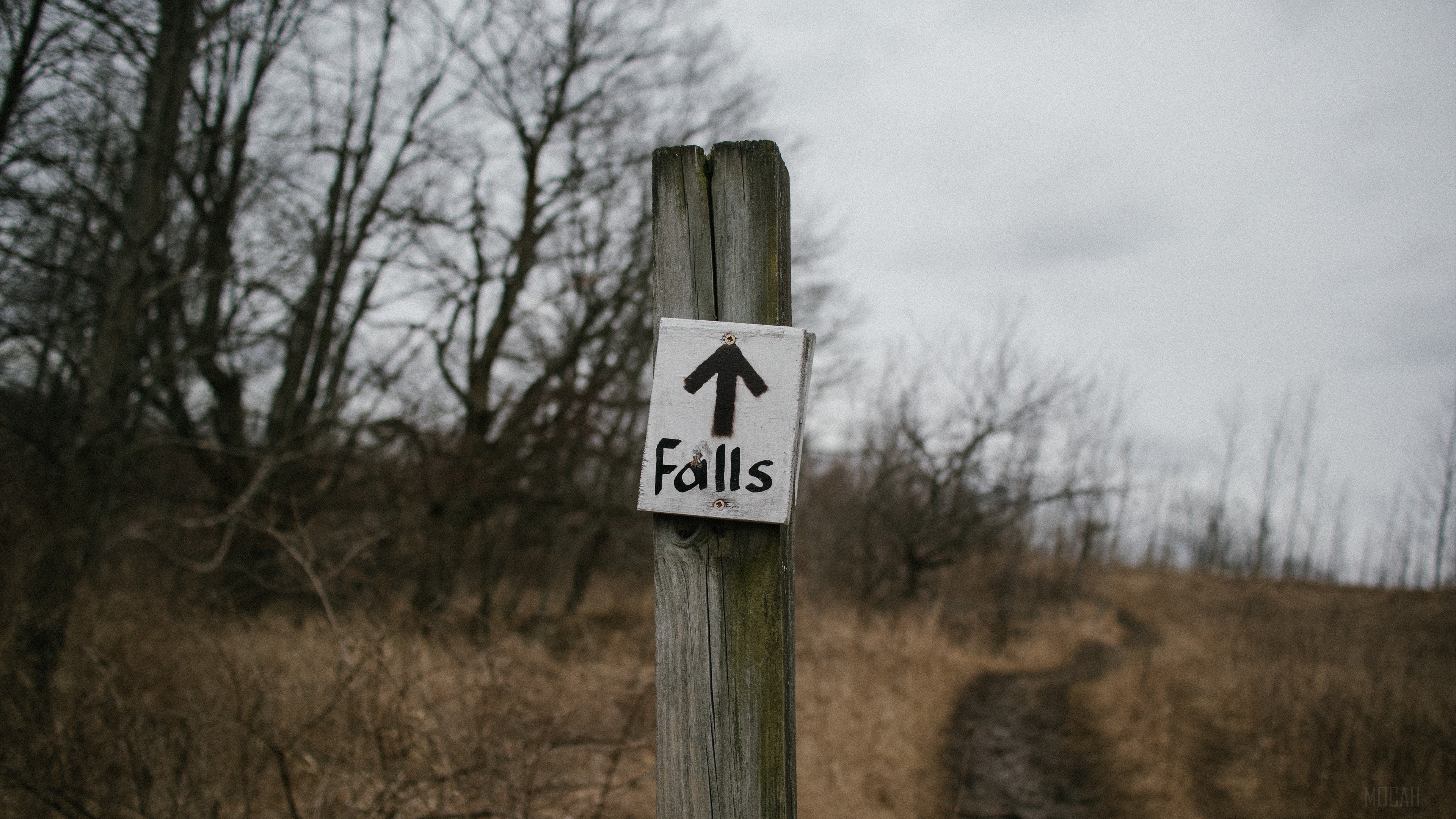 Signpost pointing to Falls HD Wallpaper