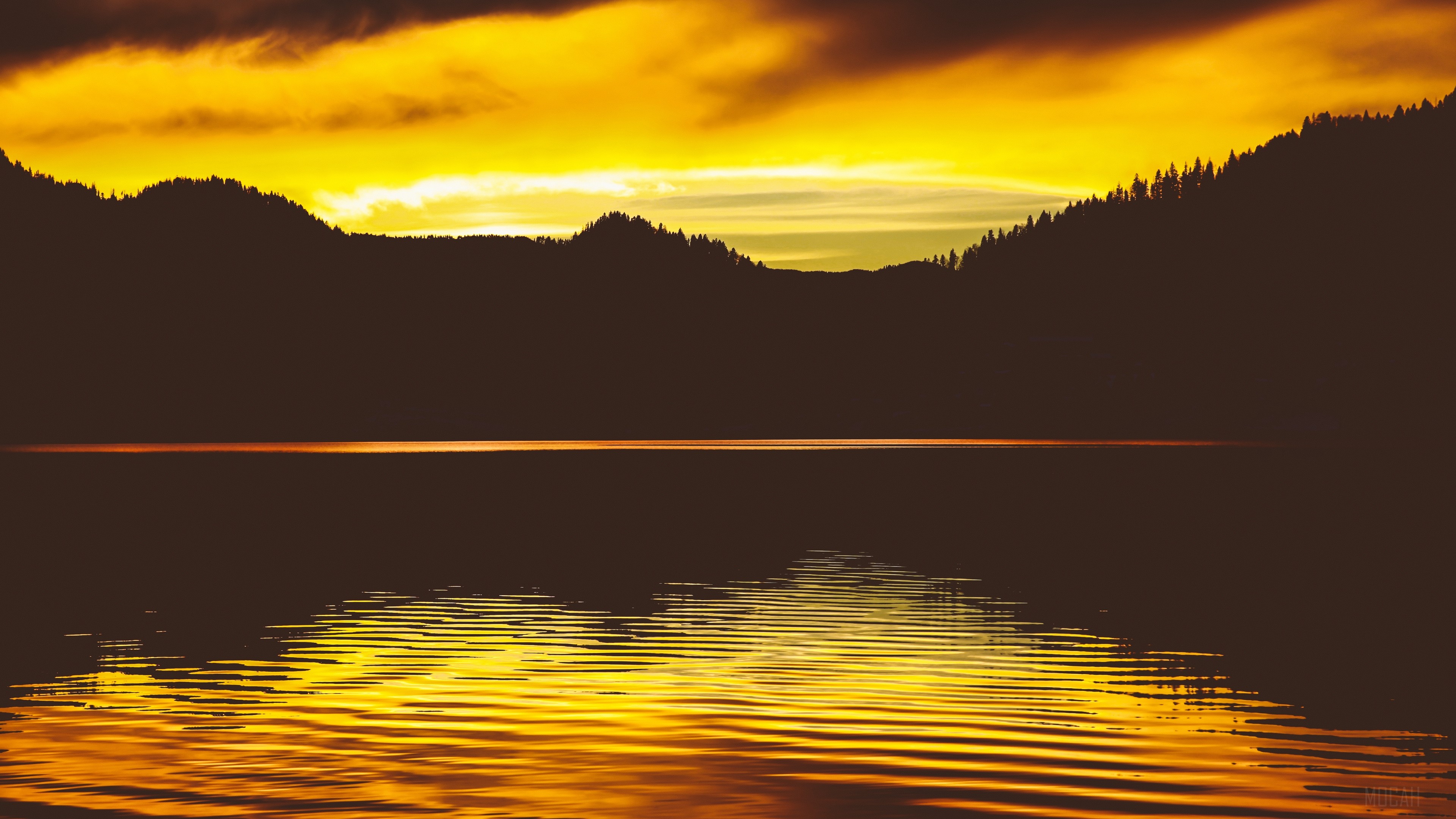 Lake reflection at sunset with mountain skyline 4K HD Wallpaper