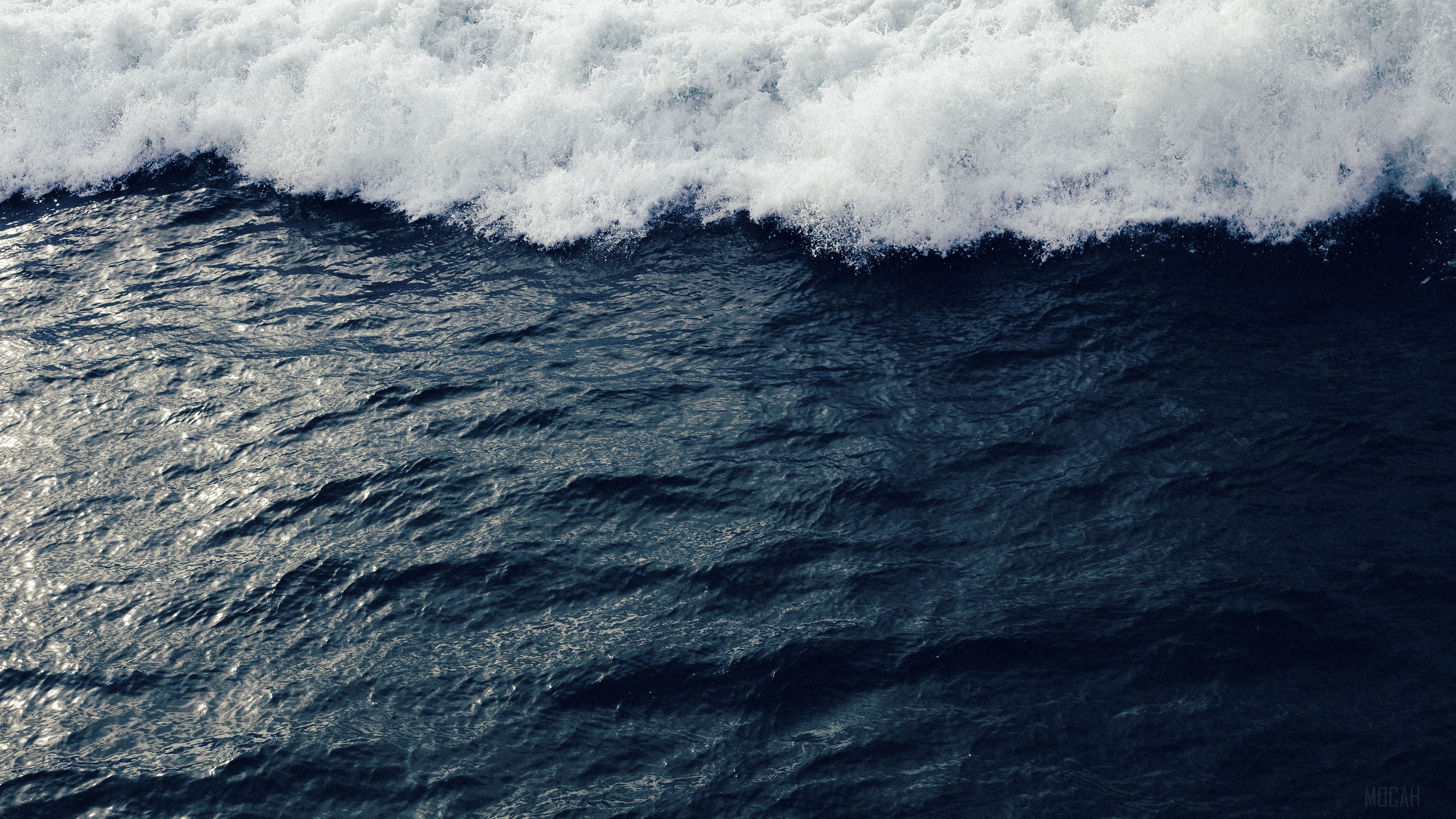 Ocean wave with foam 4K HD Wallpaper