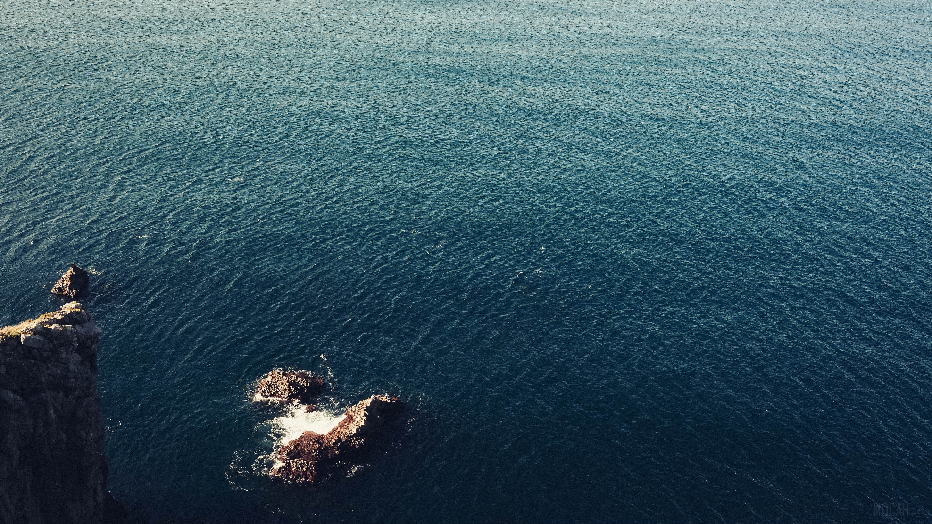Sea surface with rocks and waves 4K HD Wallpaper