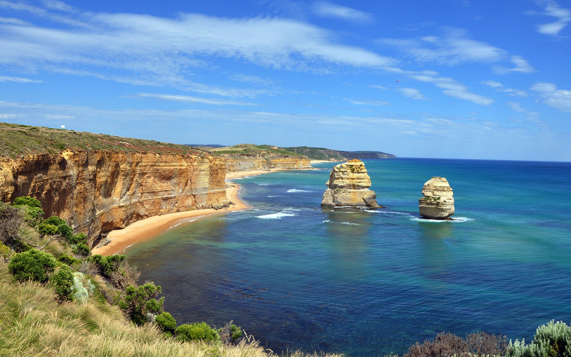 The Twelve Apostles rock formations on the Great Ocean Road HD Wallpaper