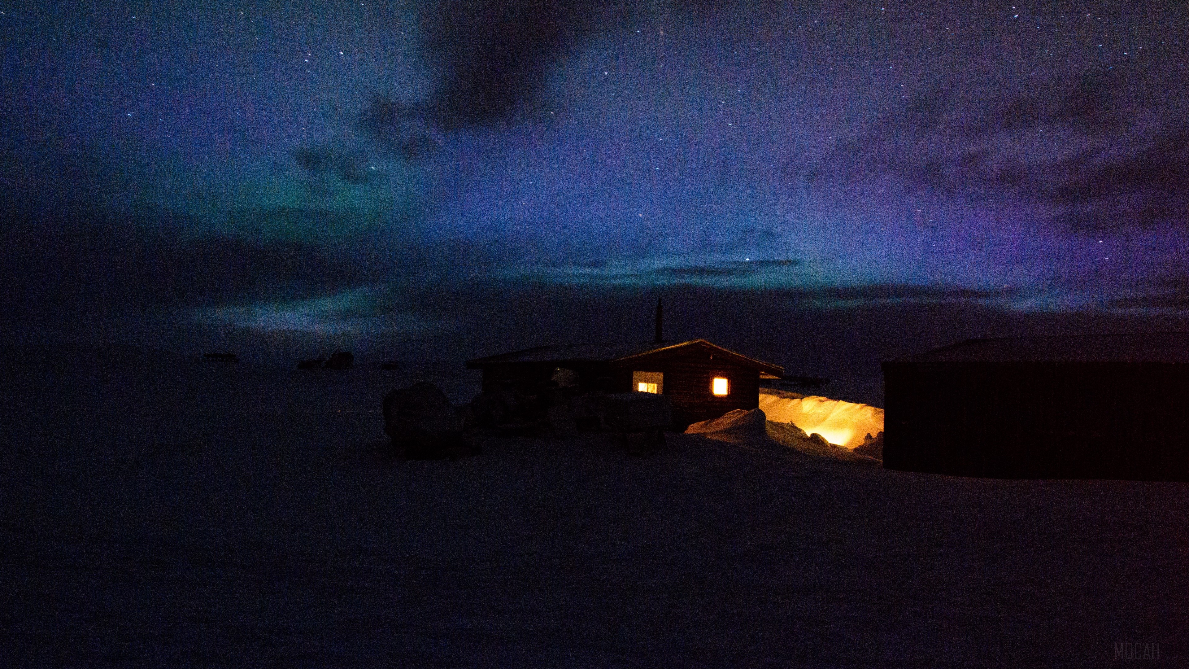 House under starry sky with aurora HD Wallpaper