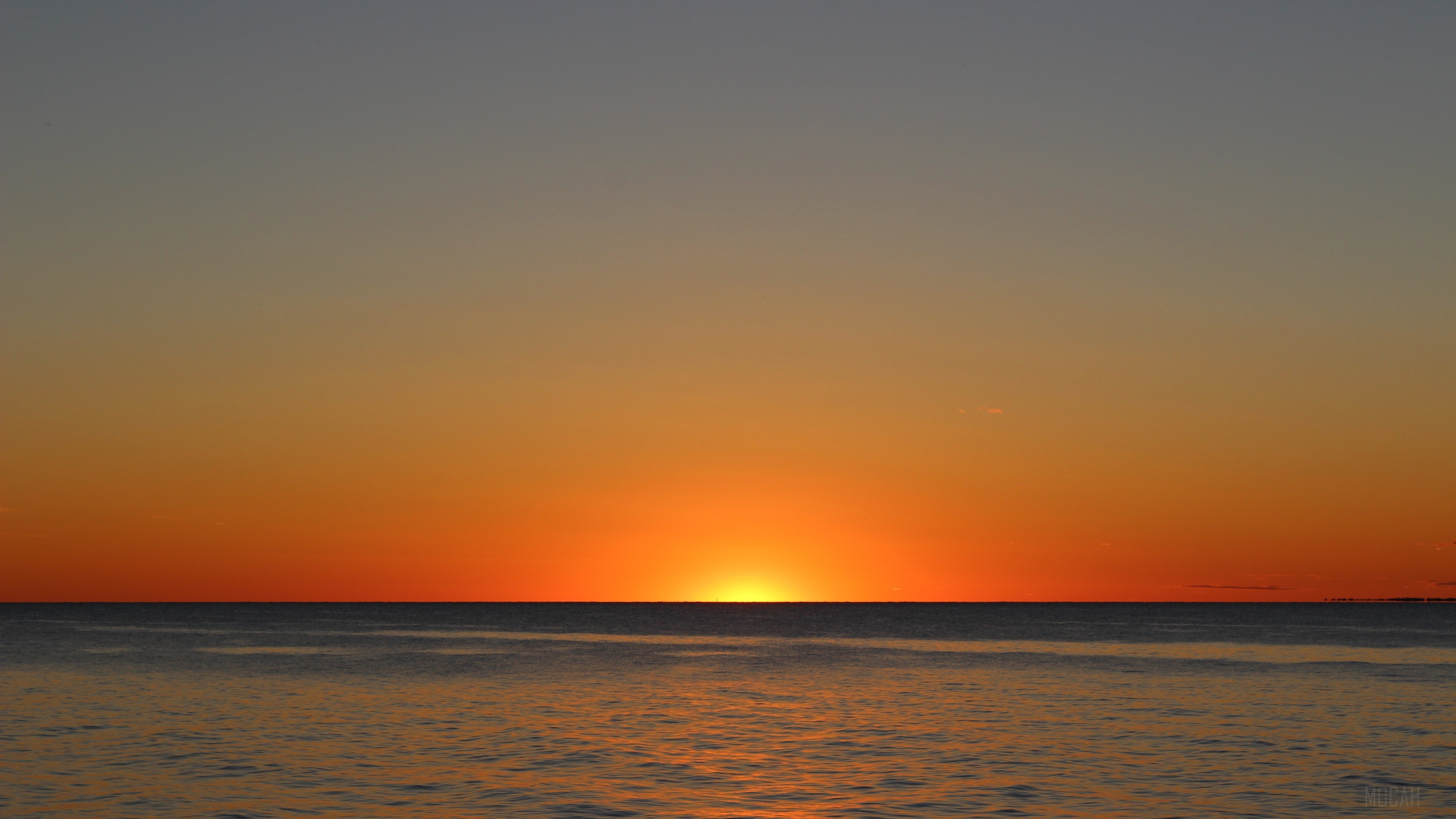 Sunset over the ocean at dusk HD Wallpaper