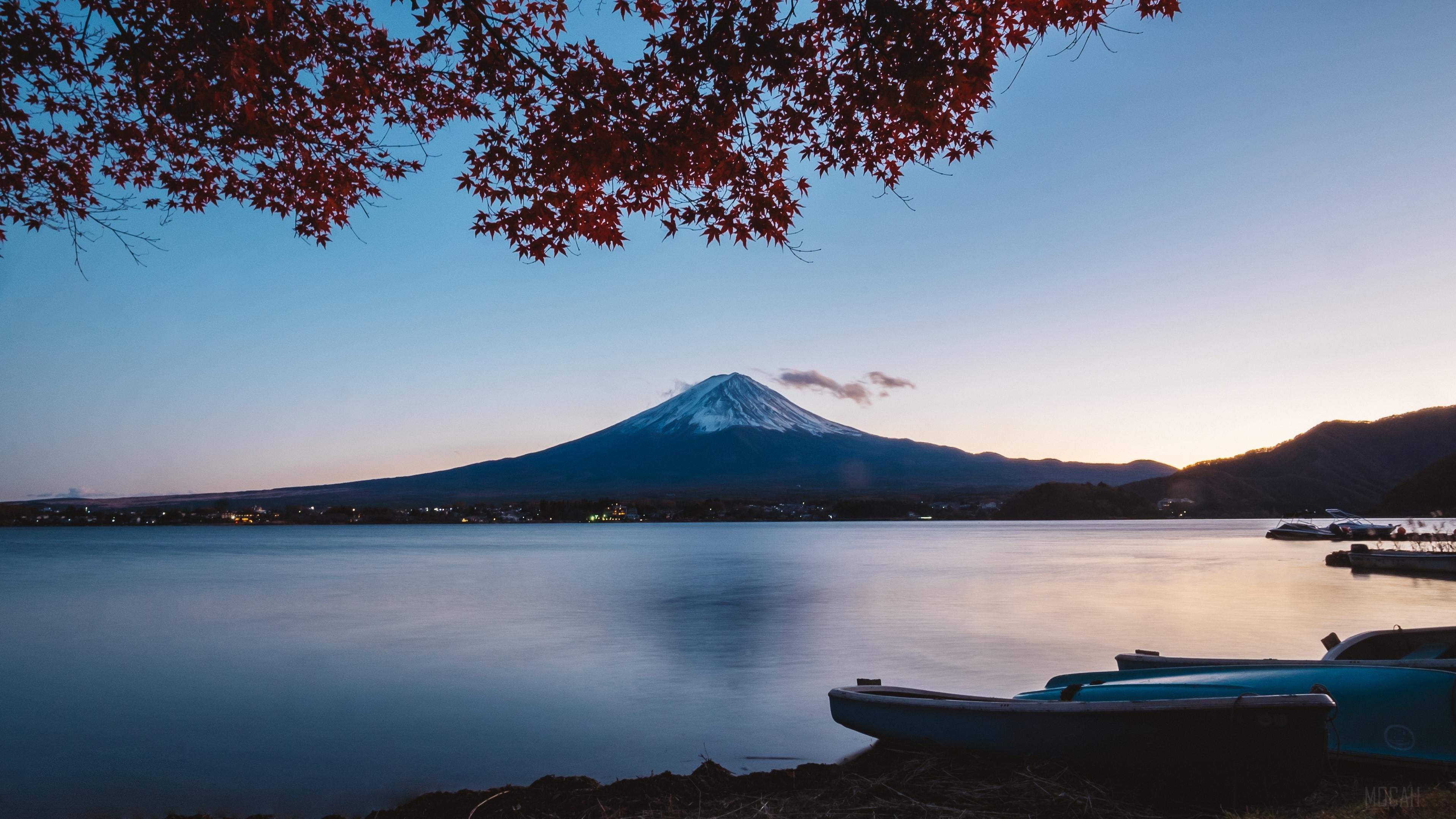 Mount Fuji and Lake Kawaguchiko at dusk HD Wallpaper