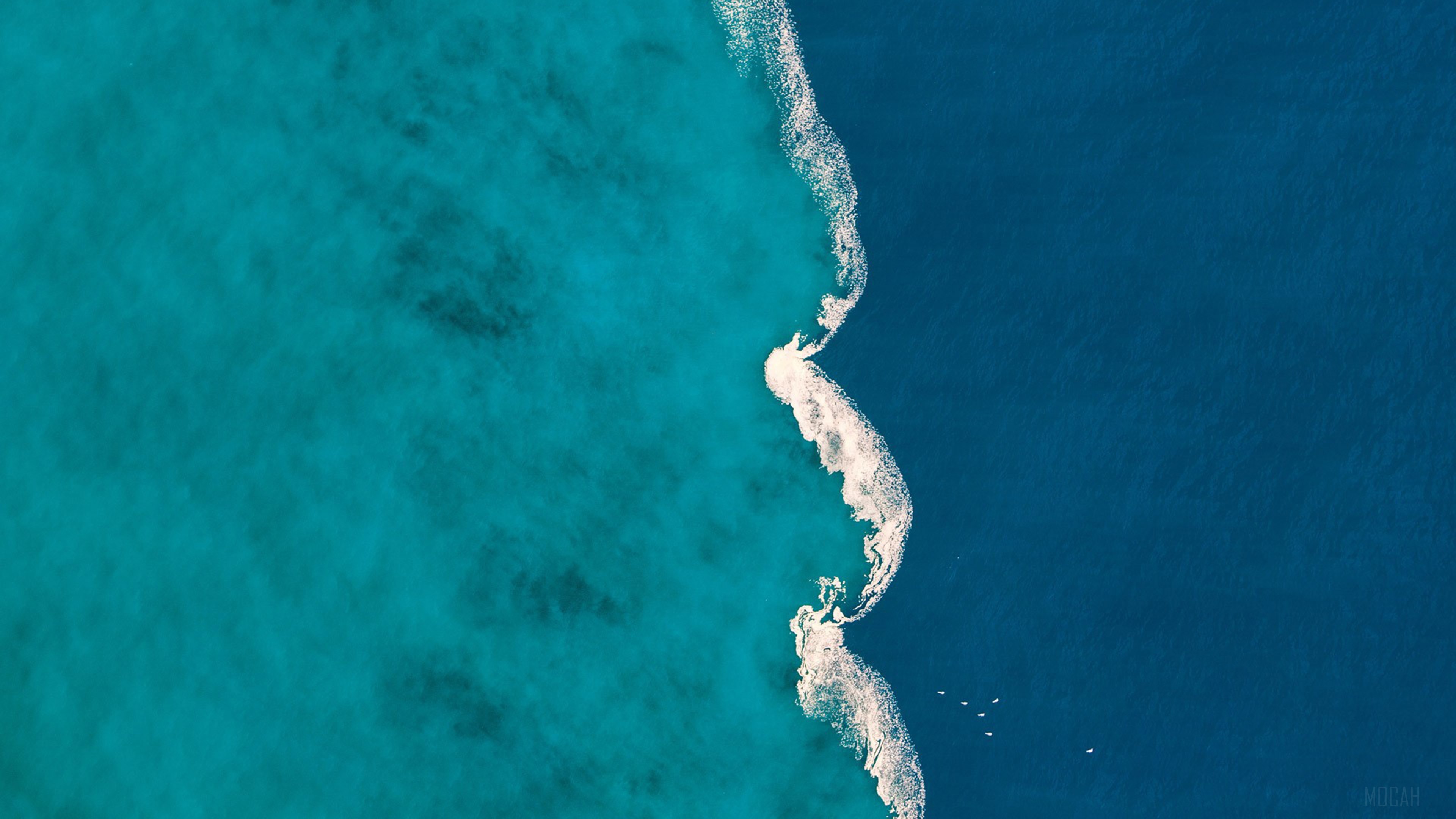 Aerial View of Turquoise and Deep Blue Ocean with Waves HD Wallpaper