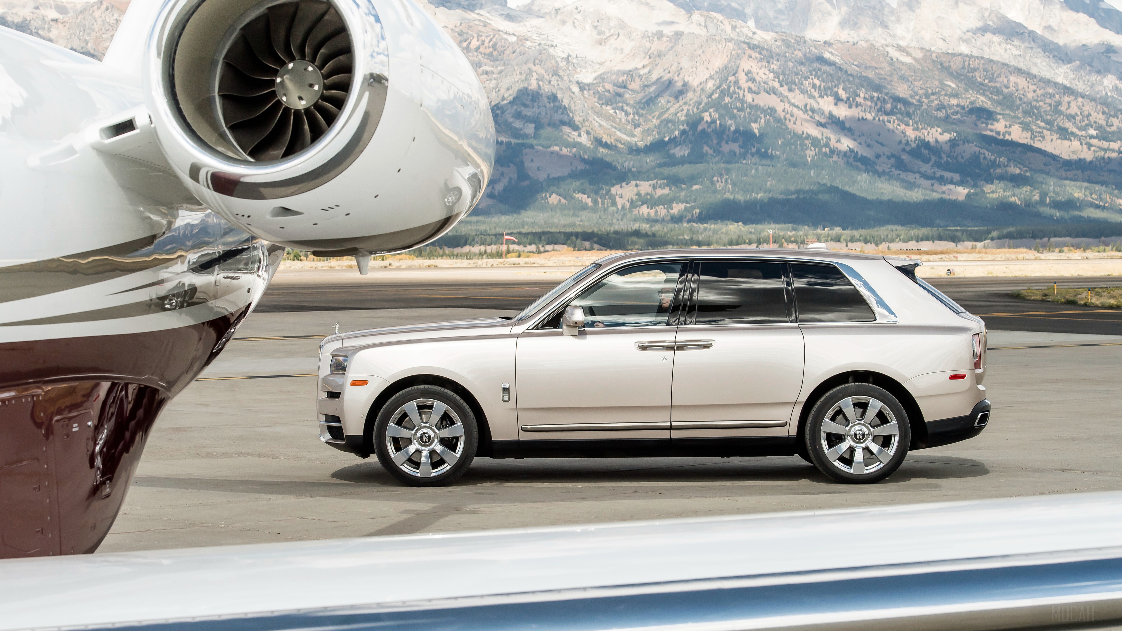 Rolls Royce Cullinan parked by a private jet HD Wallpaper