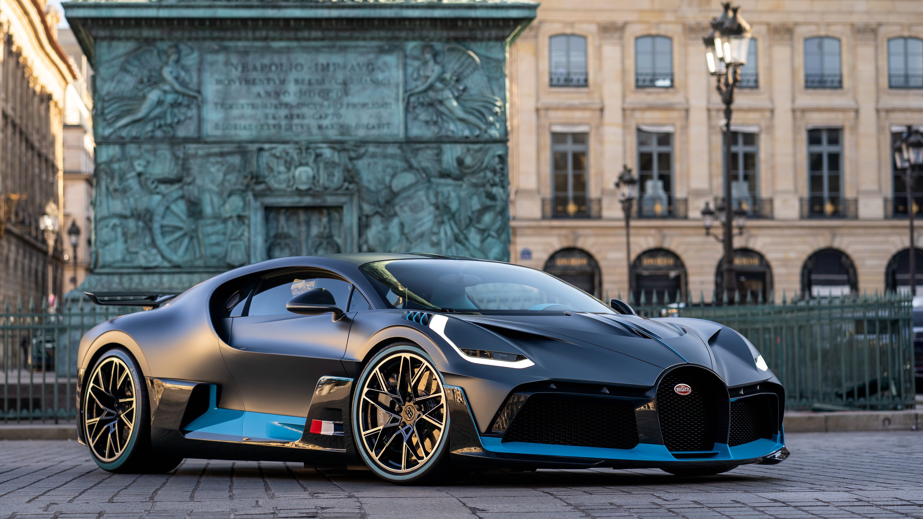 Bugatti Divo parked in front of a monument HD Wallpaper