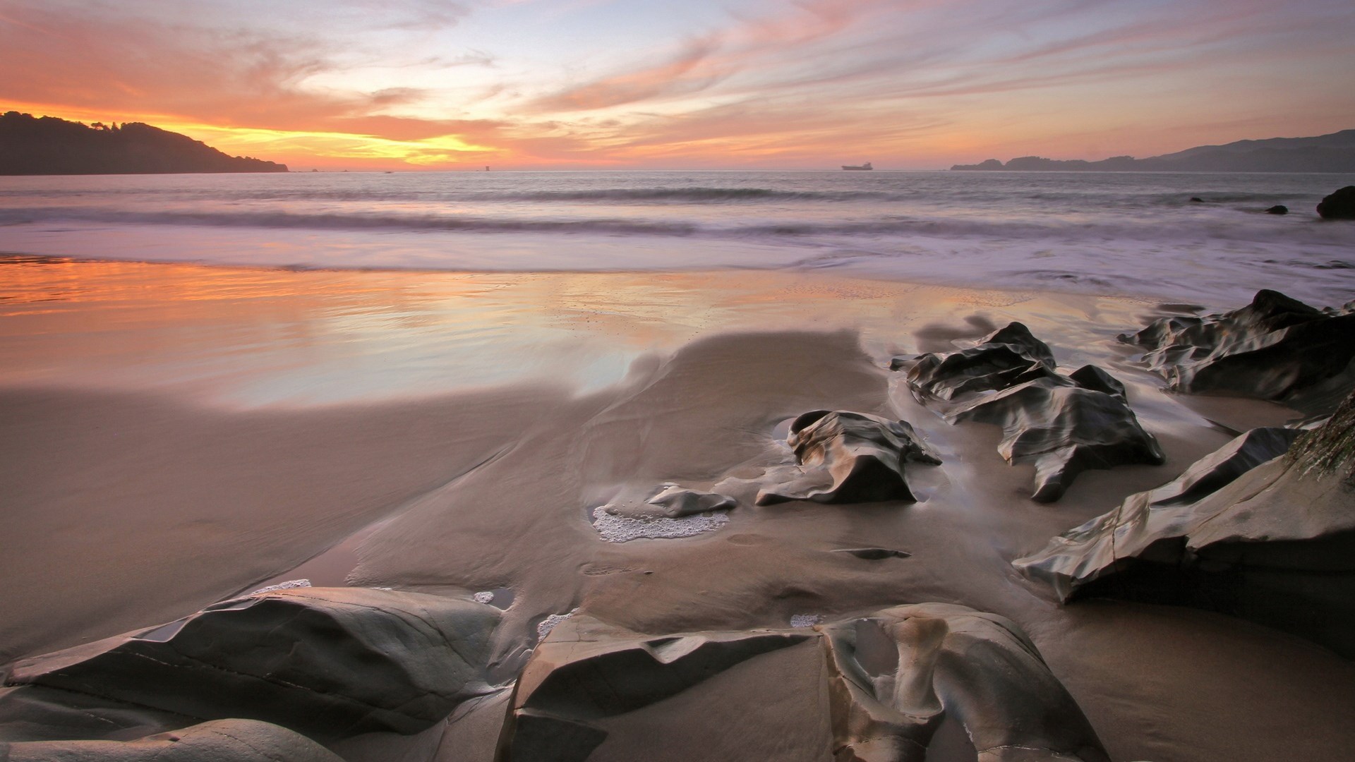 Beach with rocks and ocean at sunset HD Wallpaper