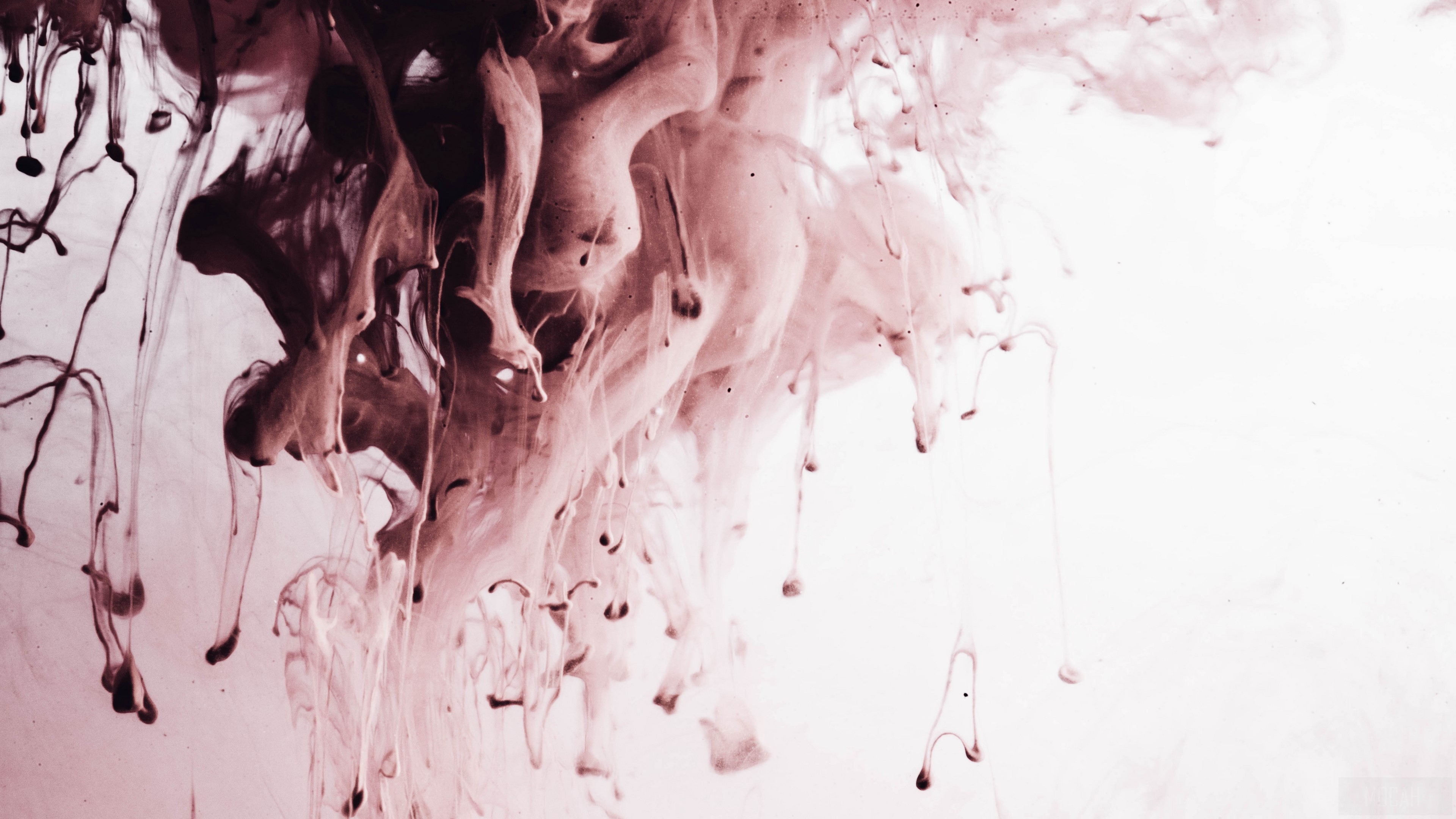 Dark paint drops and streams in 4K HD Wallpaper