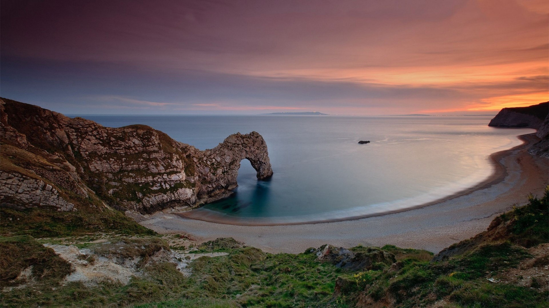 Durdle Door arch at sunset HD Wallpaper