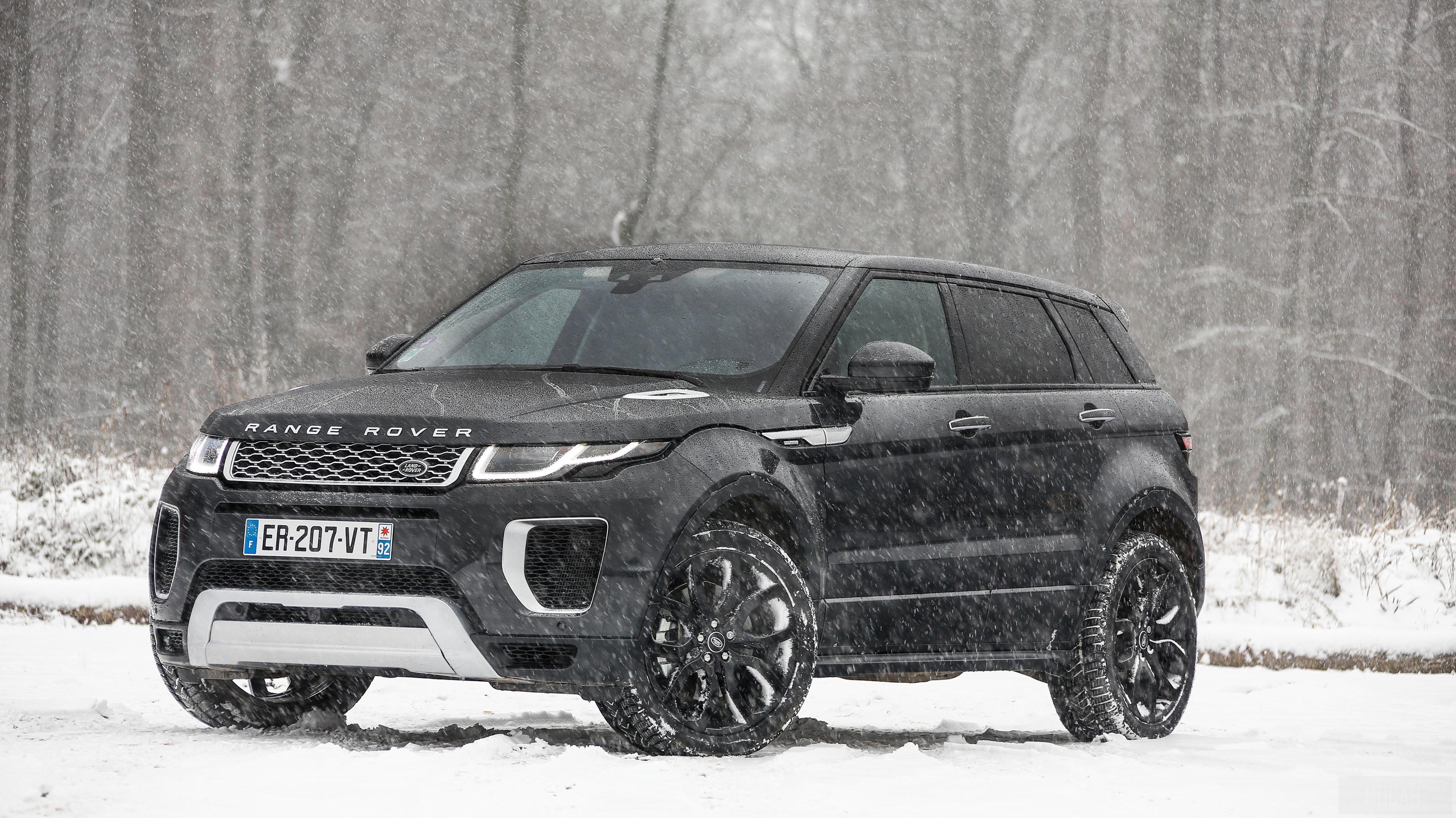 Range Rover Evoque Autobiography Si4 In Snow HD Wallpaper