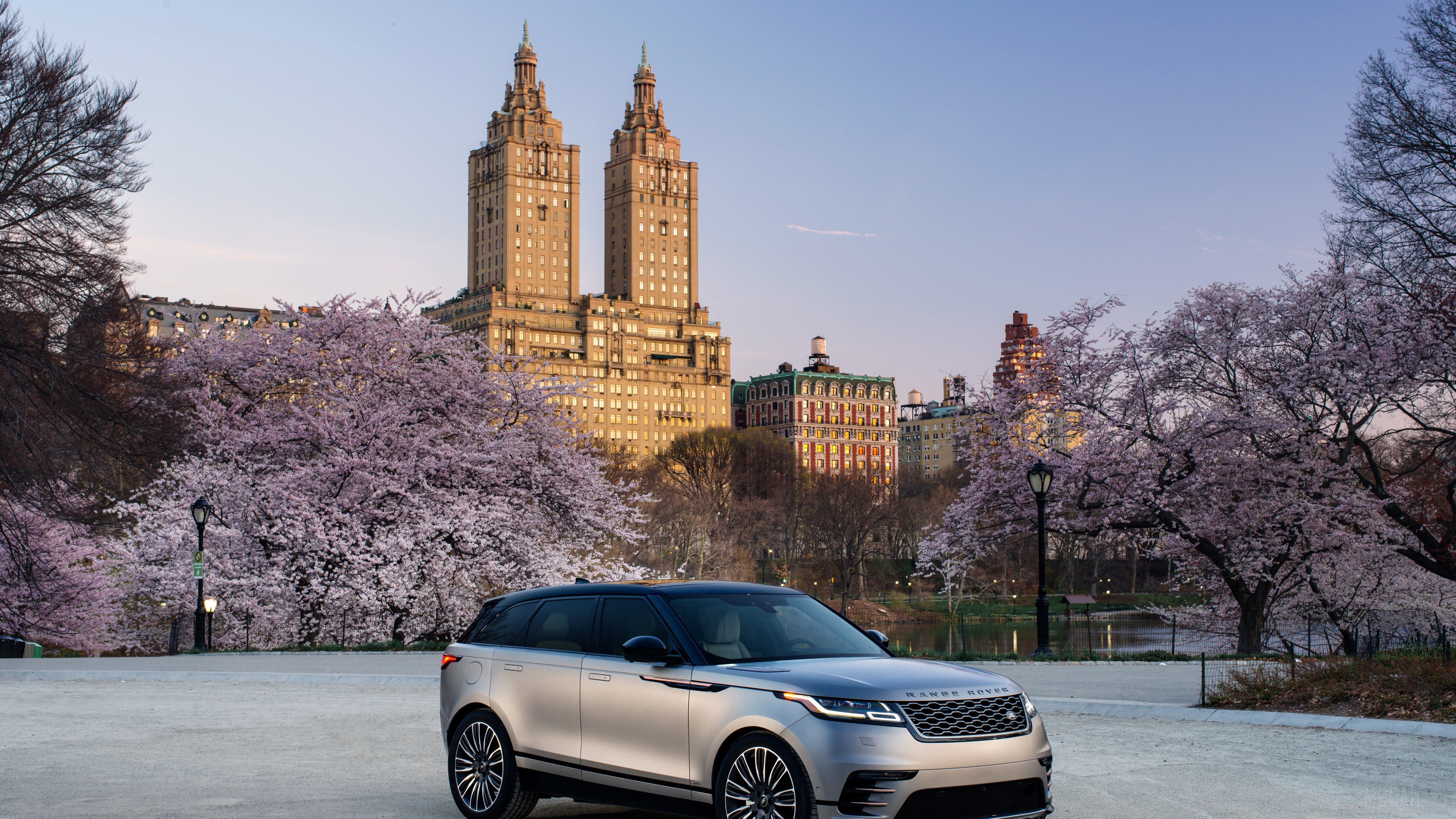 Range Rover Velar R Dynamic P380 in New York City HD Wallpaper