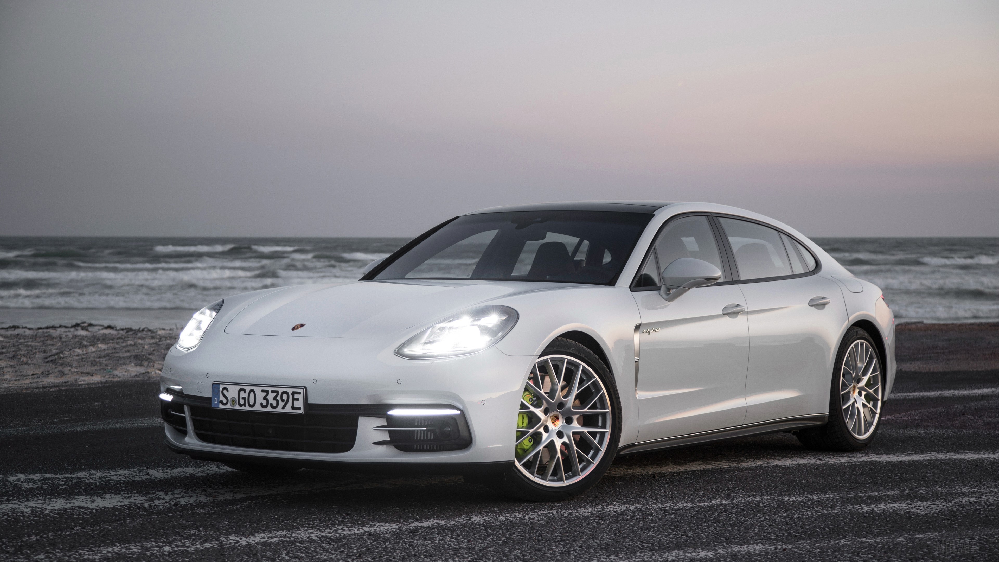 Porsche Panamera 4 E Hybrid Executive HD Wallpaper