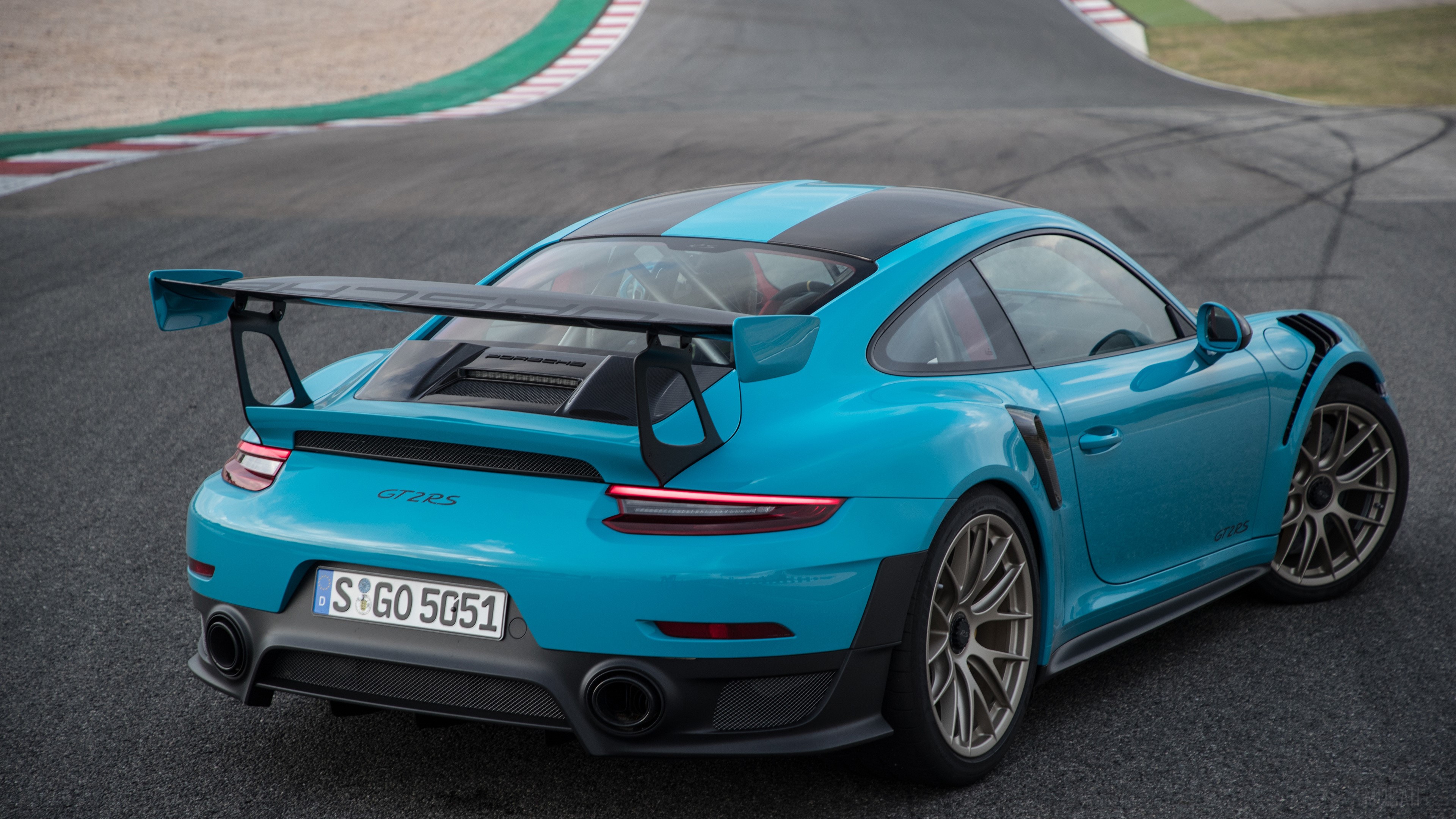 Porsche 911 GT2 RS 2017 HD Wallpaper
