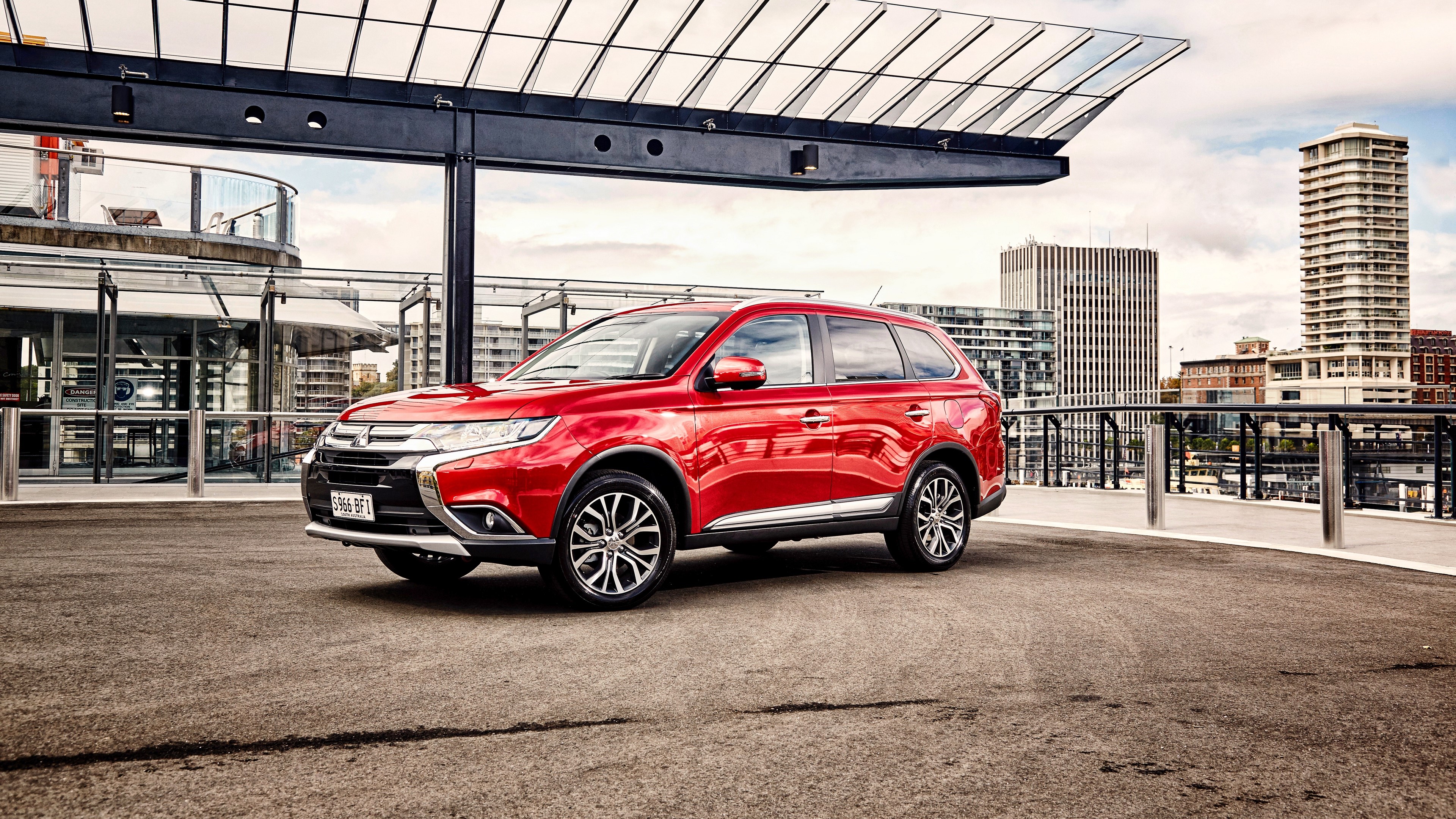 Red Mitsubishi Outlander AU-spec side view 4K HD Wallpaper
