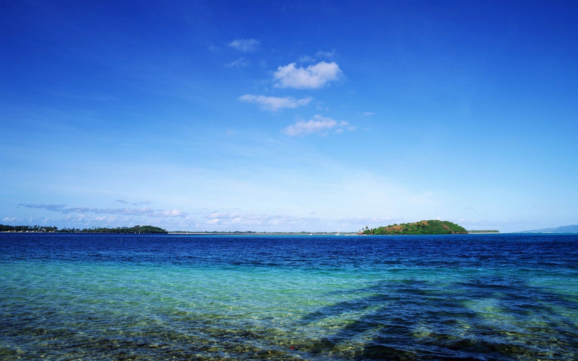 Tropical island and clear blue ocean HD Wallpaper