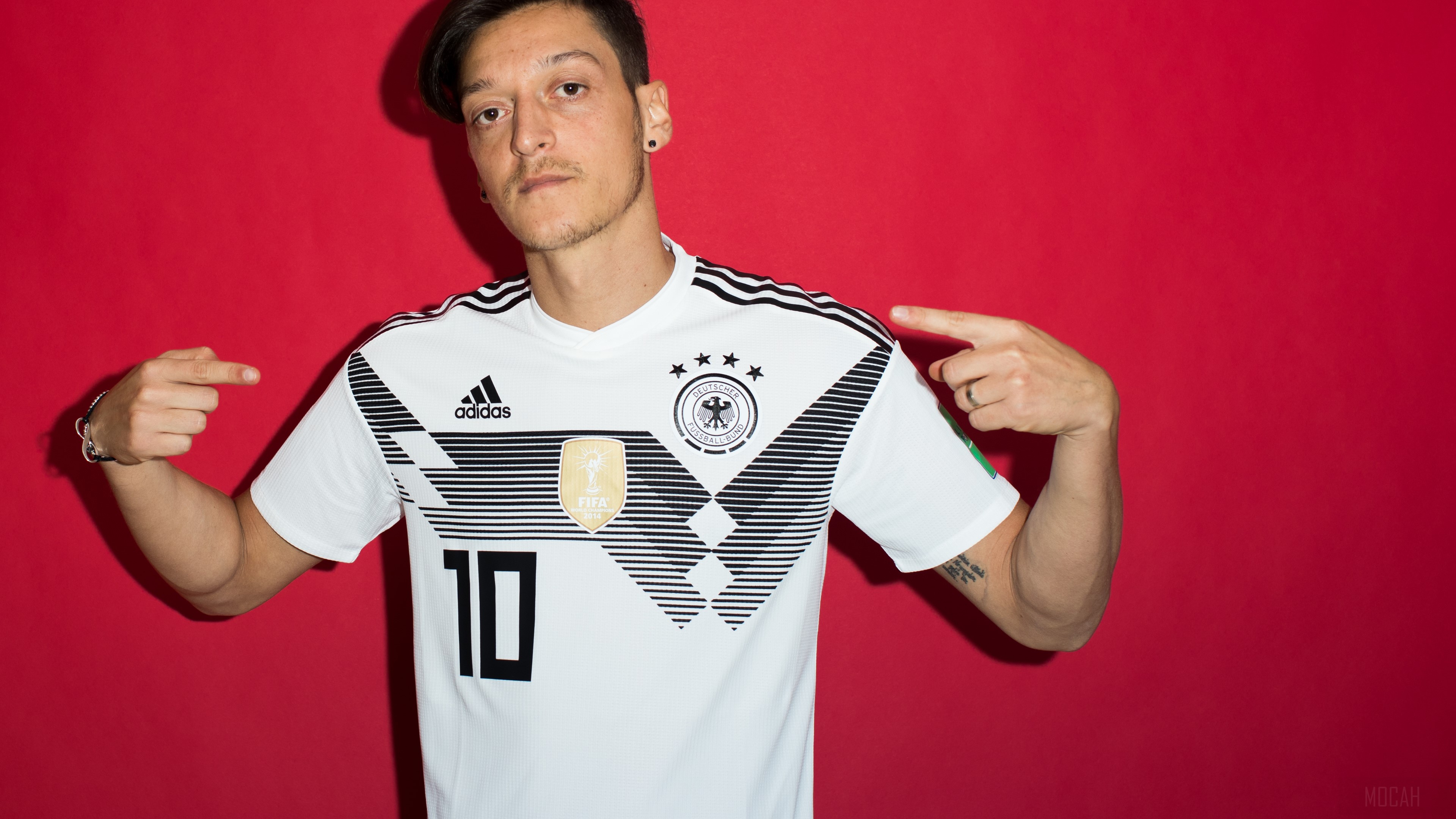 Mesut Ozil in Germany football kit 4K HD Wallpaper