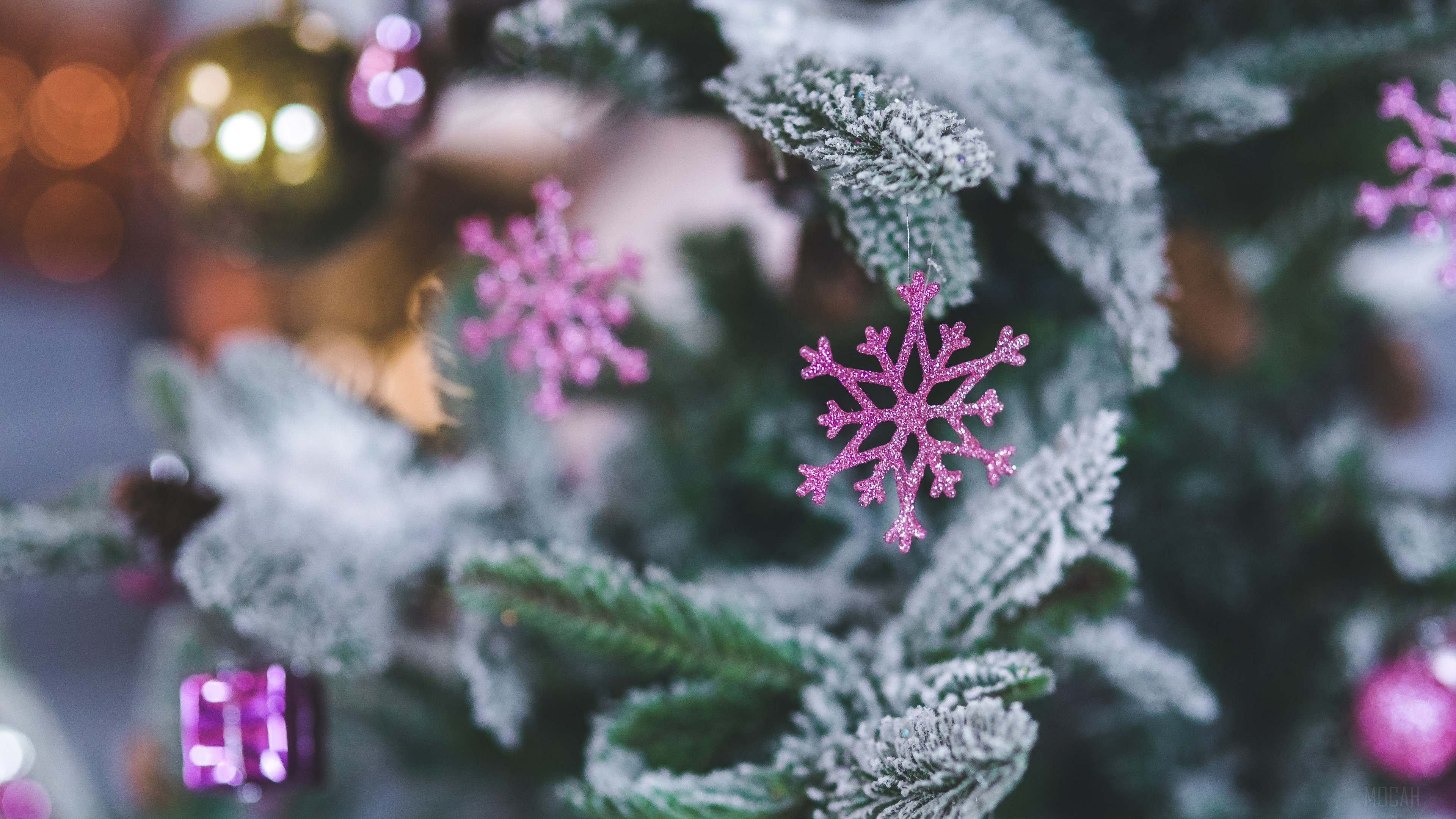 Christmas tree decorations with snowflakes and ornaments HD Wallpaper