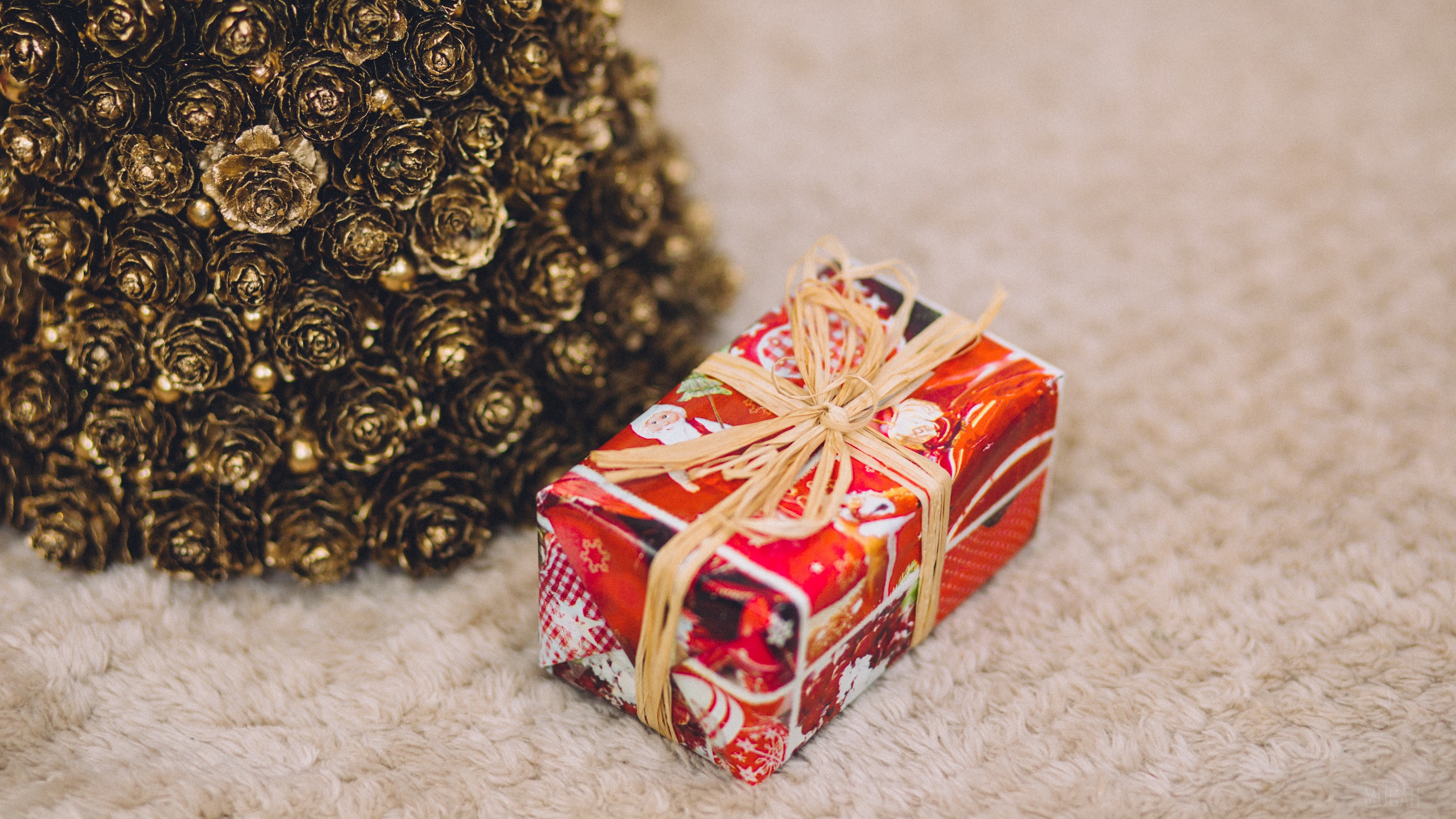 Christmas gift and ornament tree HD Wallpaper