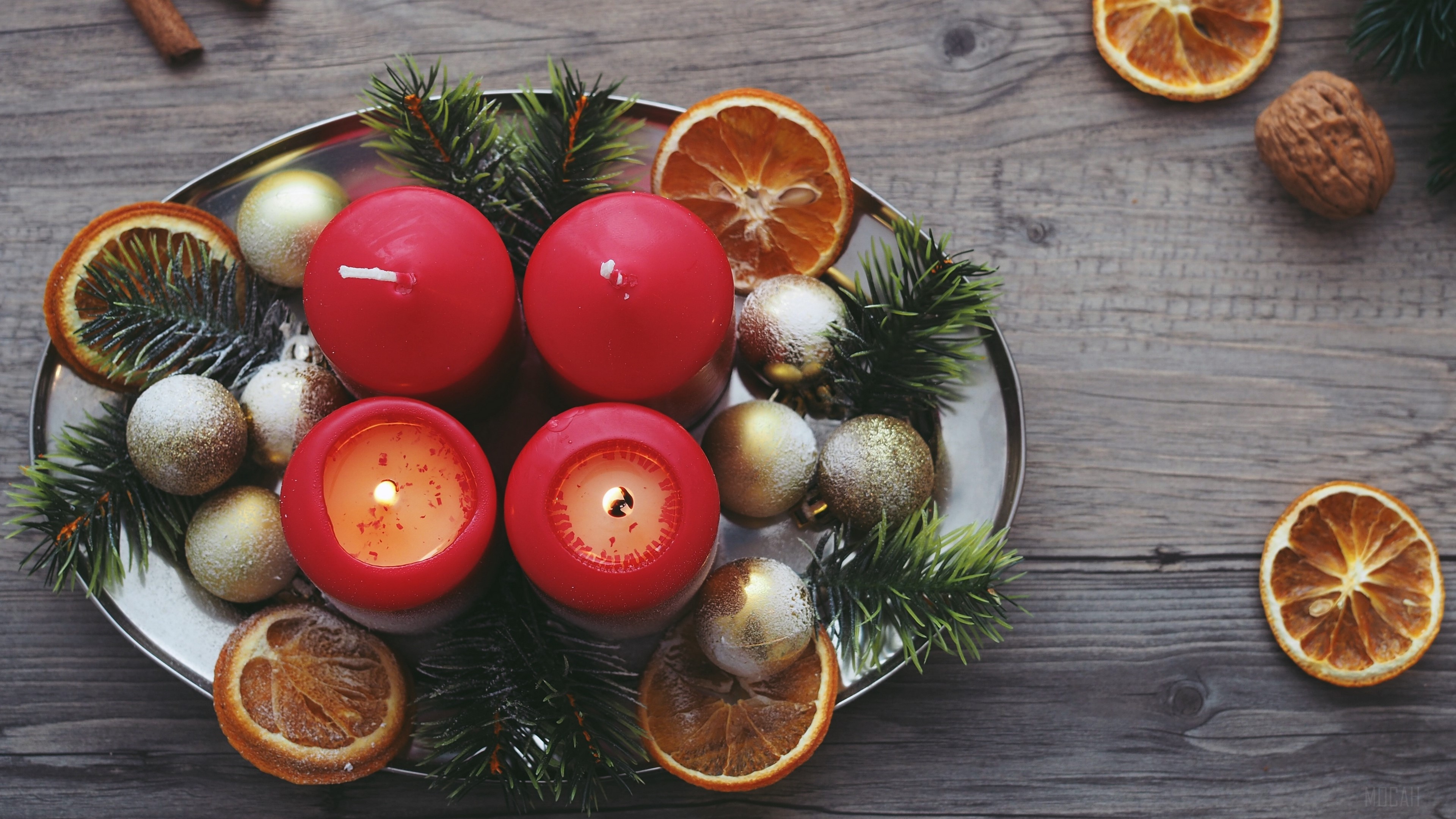 Advent wreath with red candles and dried oranges HD Wallpaper
