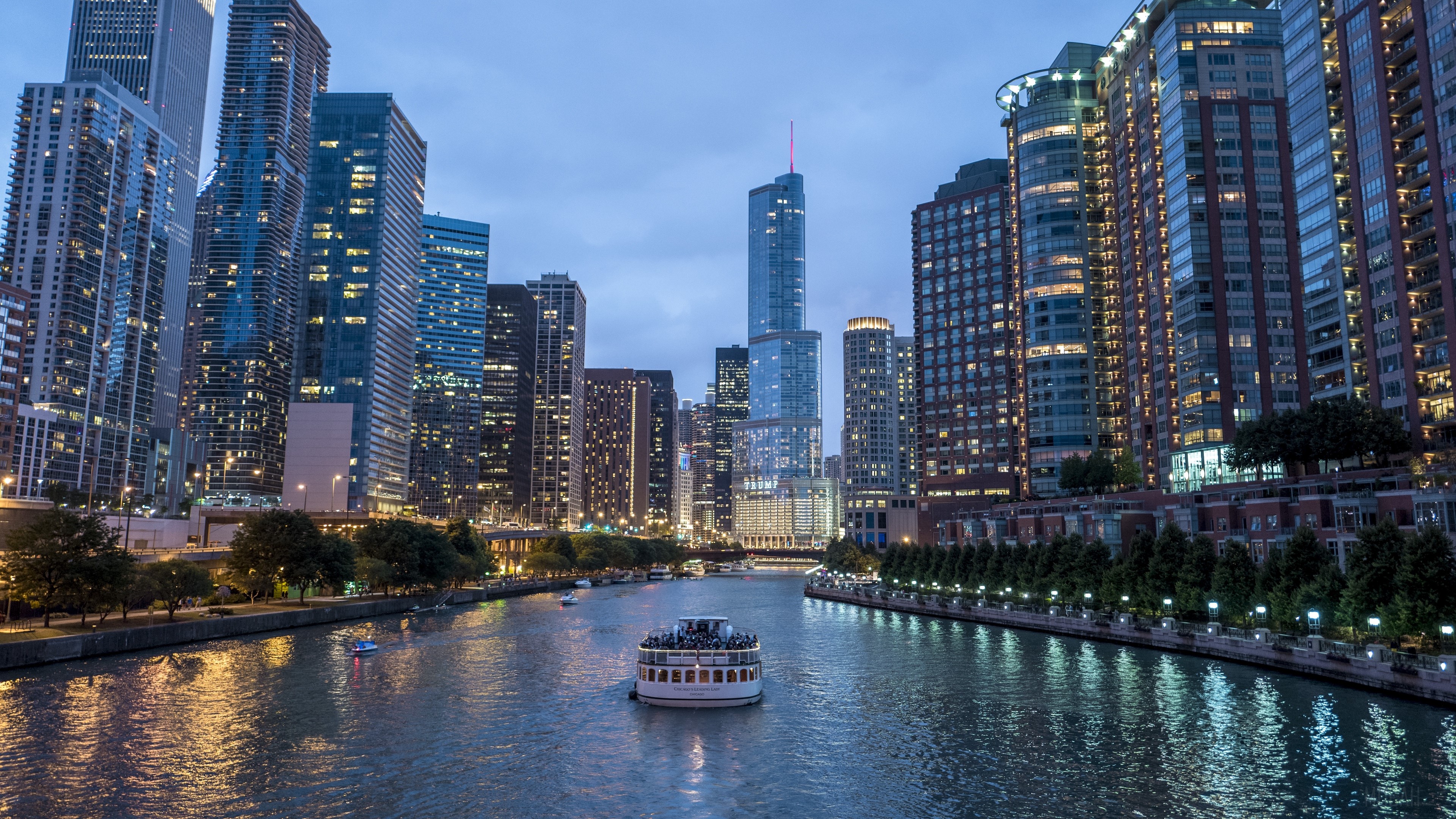 Chicago River with skyscrapers and tour boat 4K HD Wallpaper