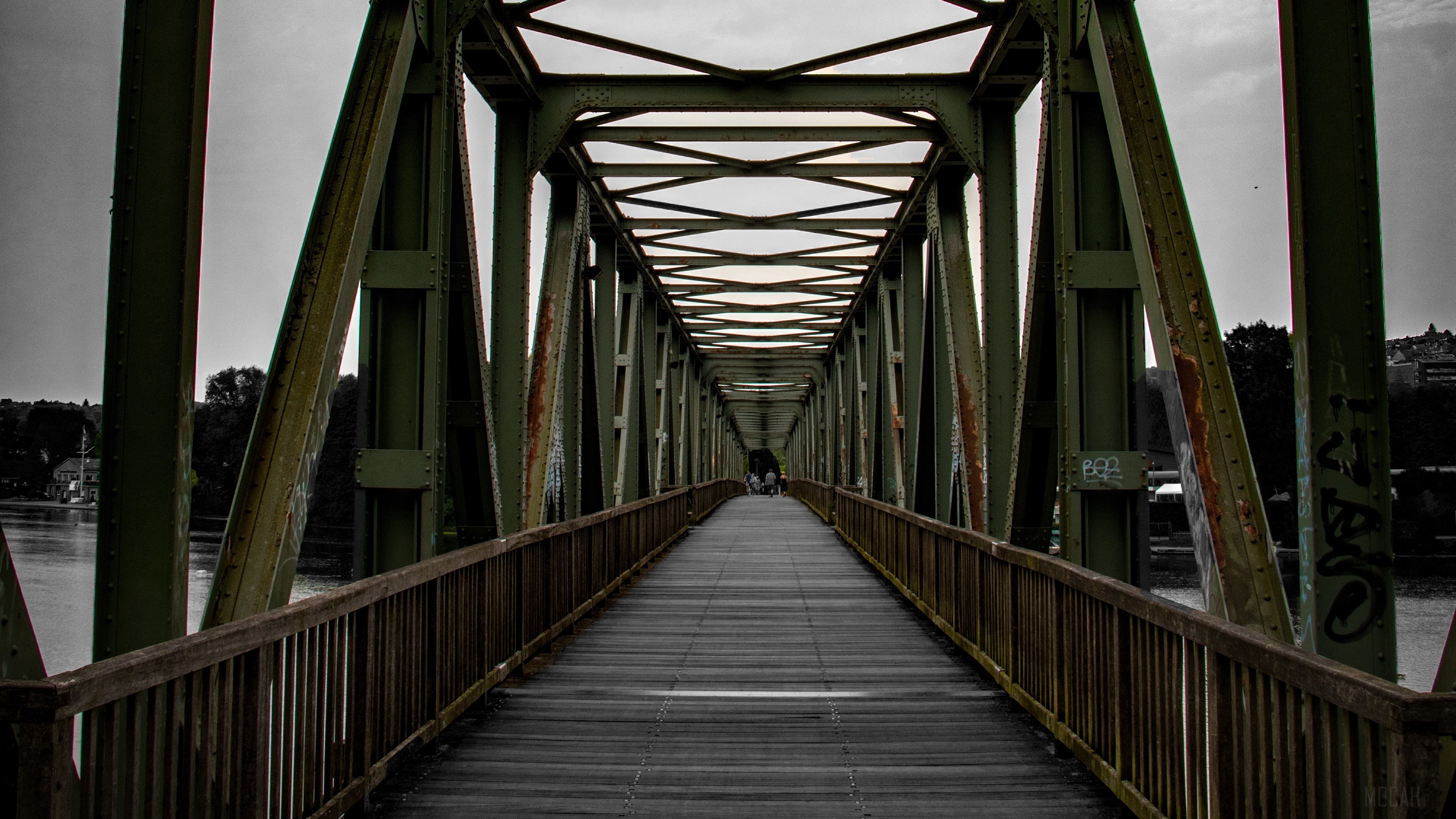 Green metal truss bridge over water HD Wallpaper