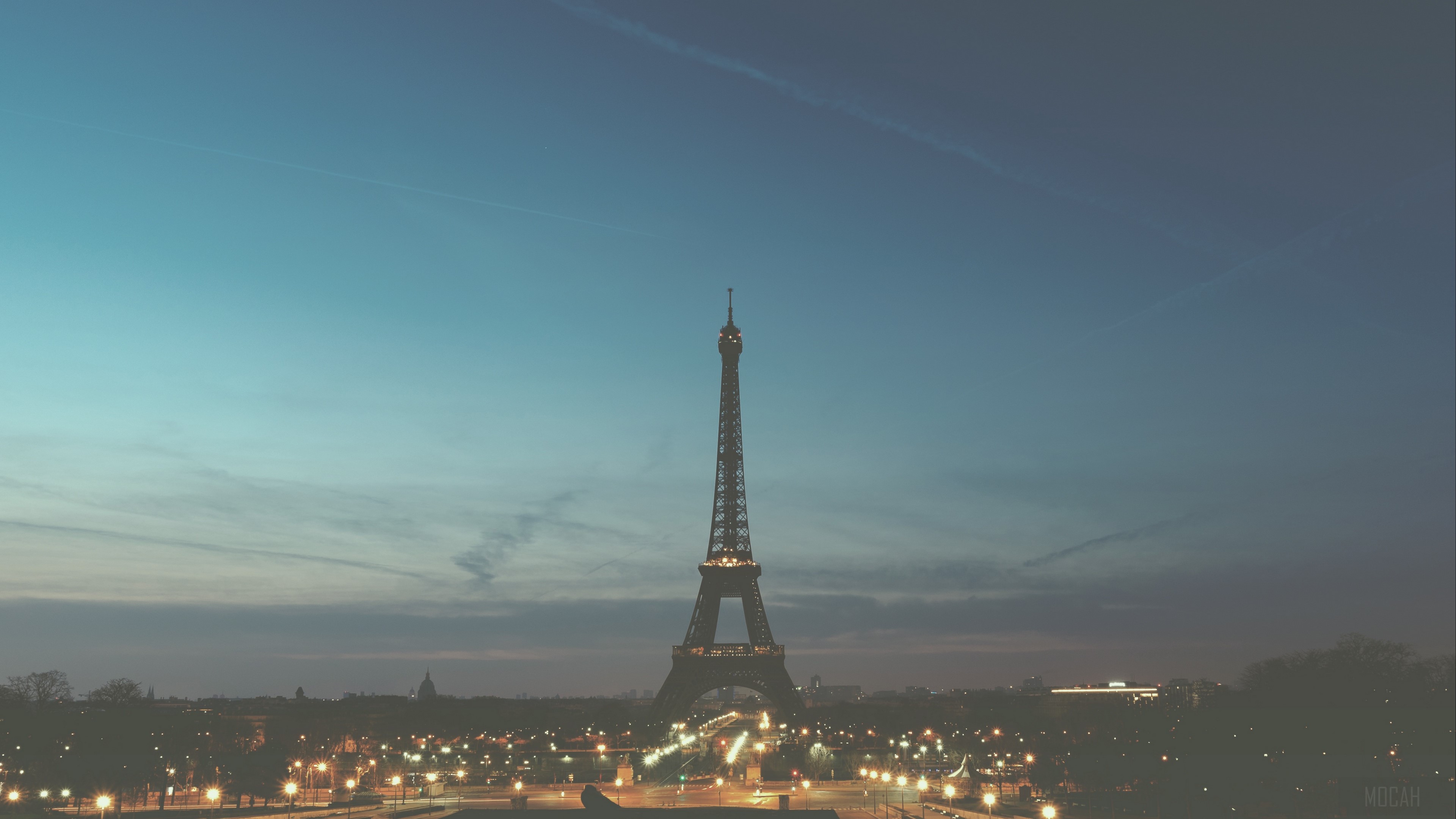 Eiffel Tower at night in Paris 4K HD Wallpaper