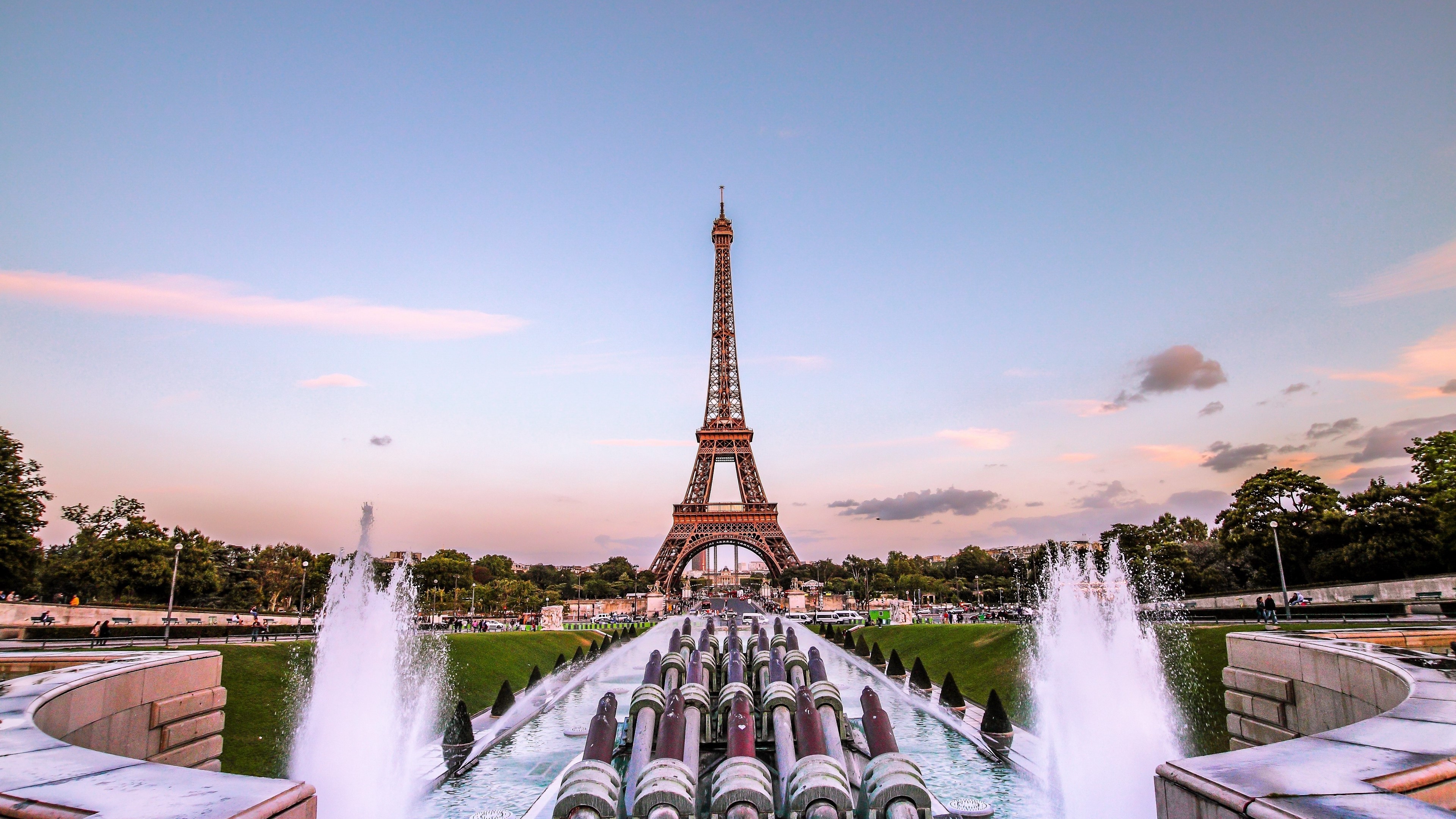 Eiffel Tower and fountain in Paris at sunset 4K HD Wallpaper