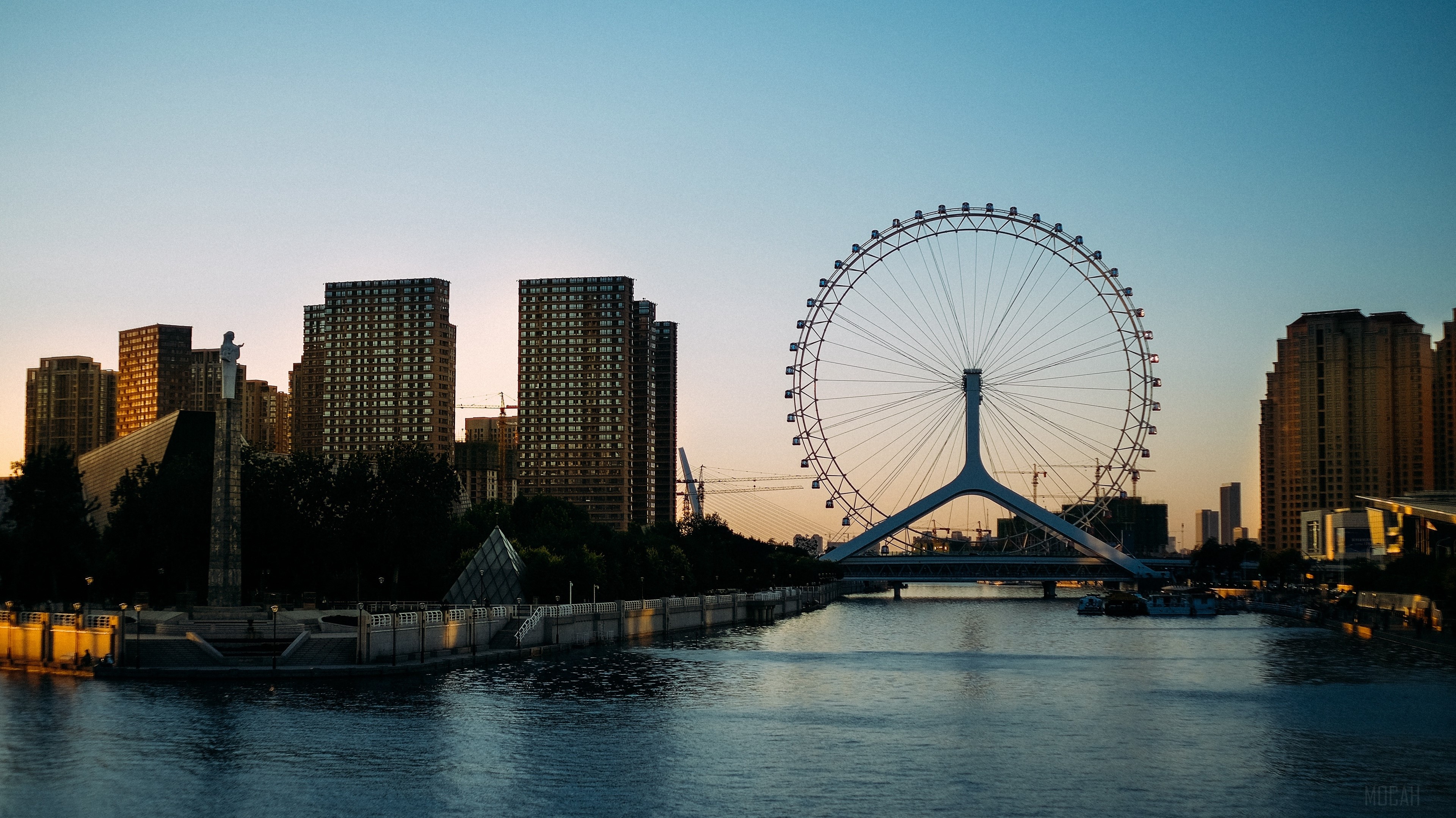 Ferris wheel and city skyline at sunset 4K HD Wallpaper