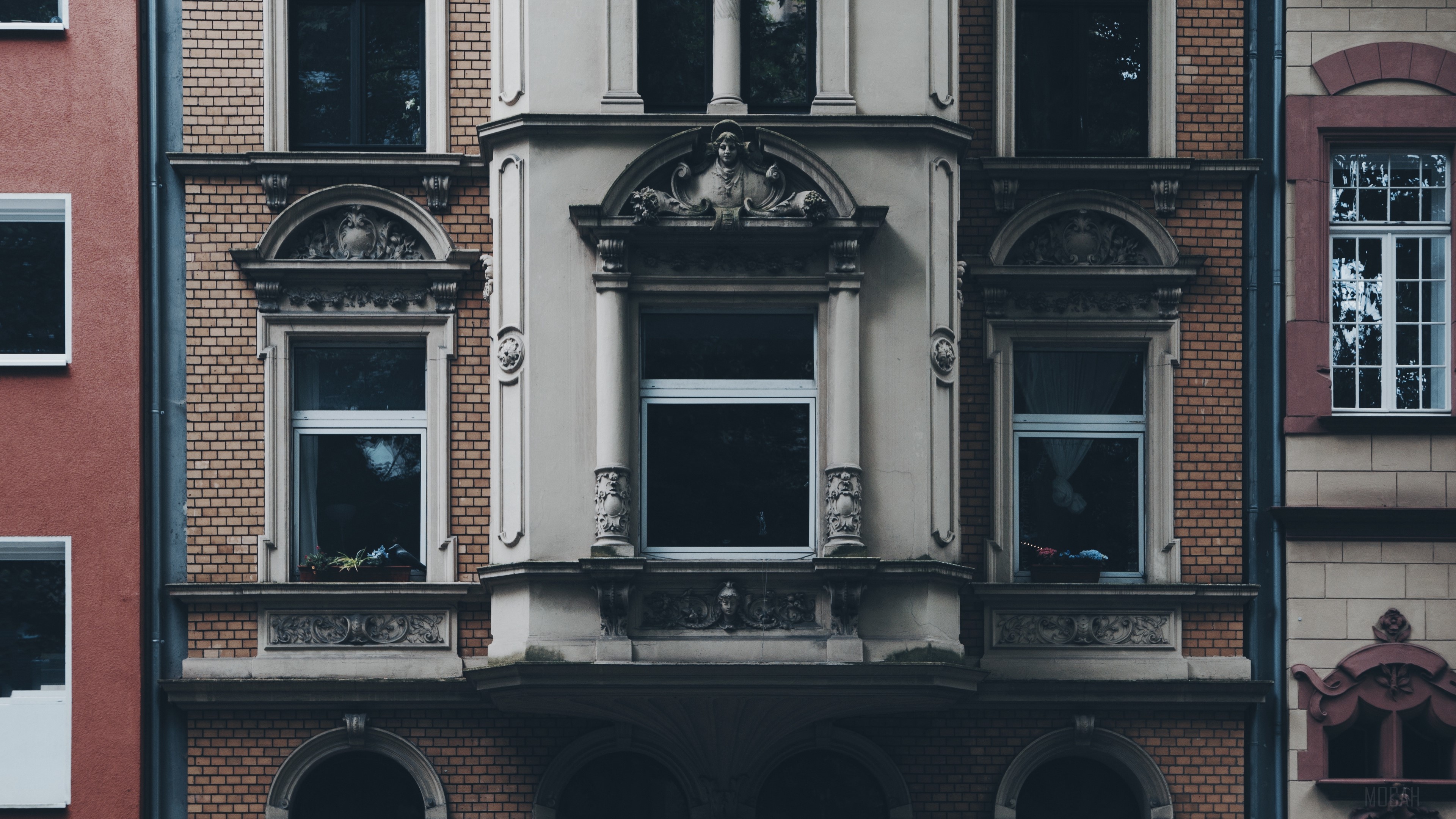 Building facade with ornate windows HD Wallpaper