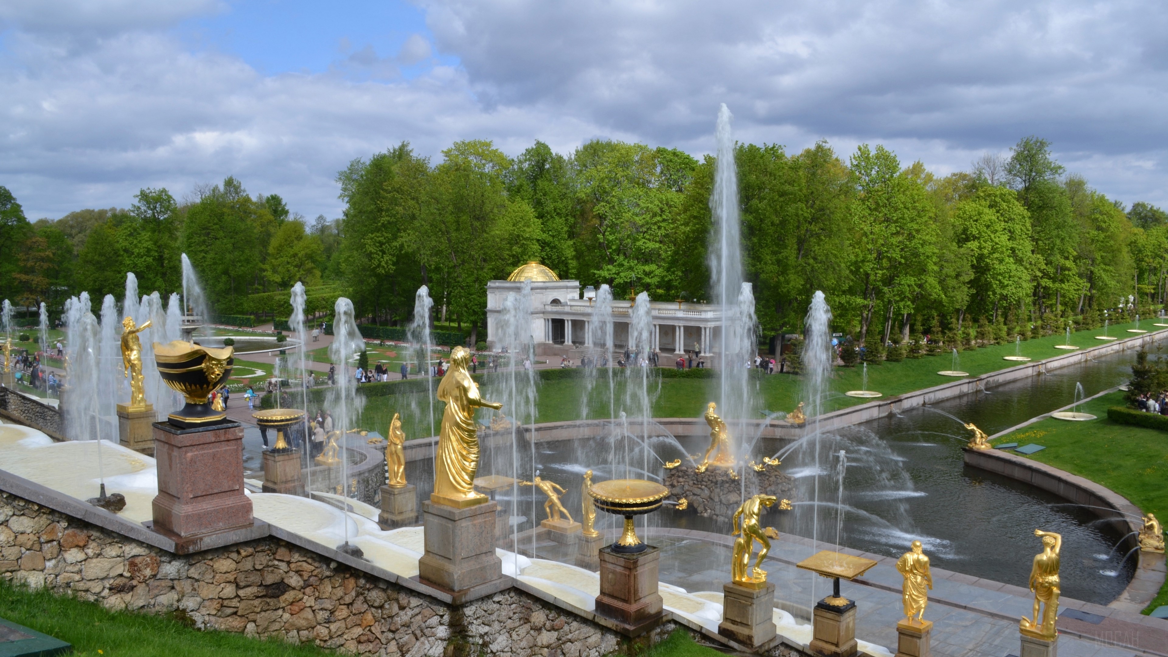 Peterhof fountains and park in 4K HD Wallpaper