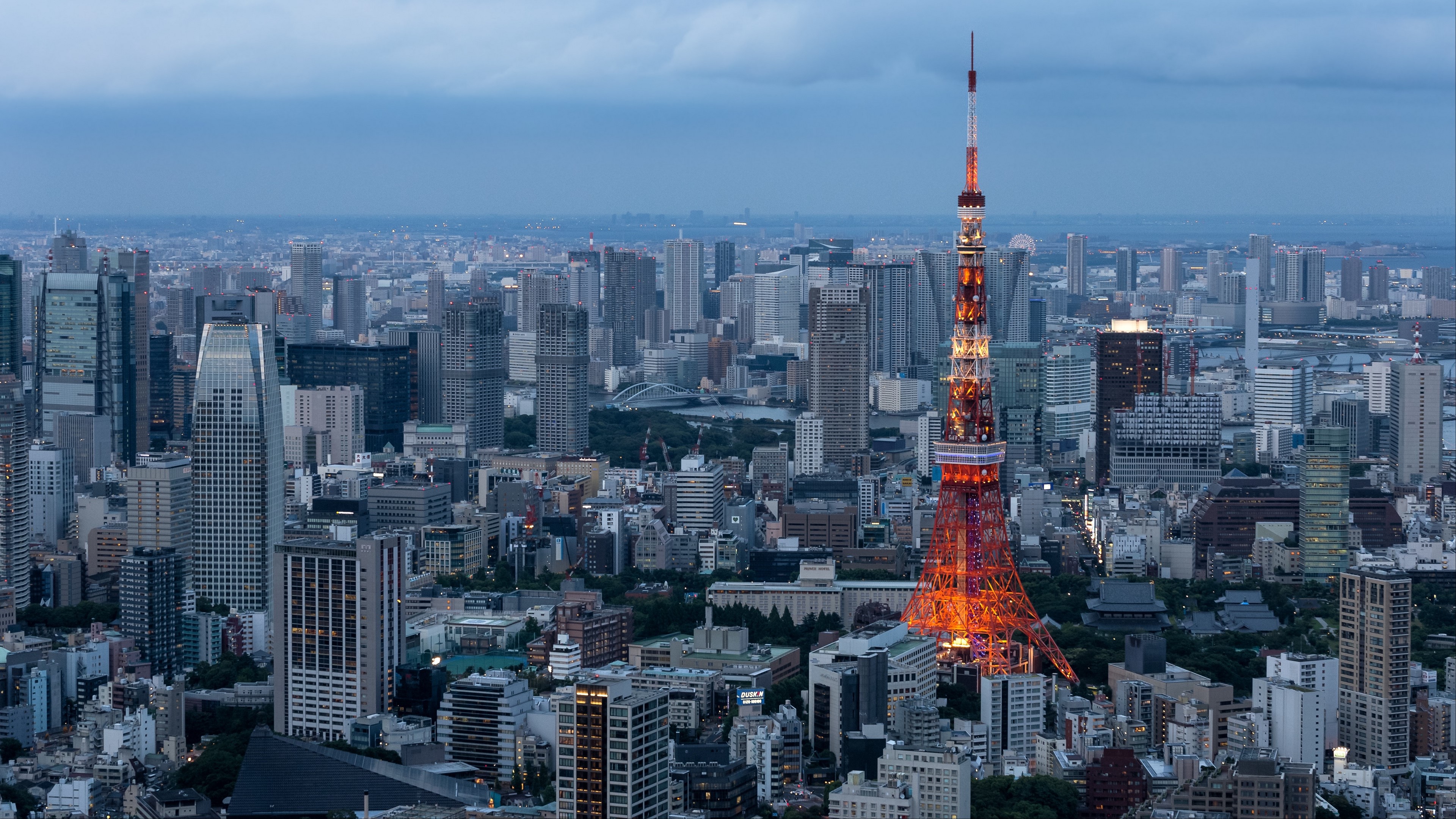 Tokyo Tower and skyscrapers in Minato, Tokyo 4K HD Wallpaper