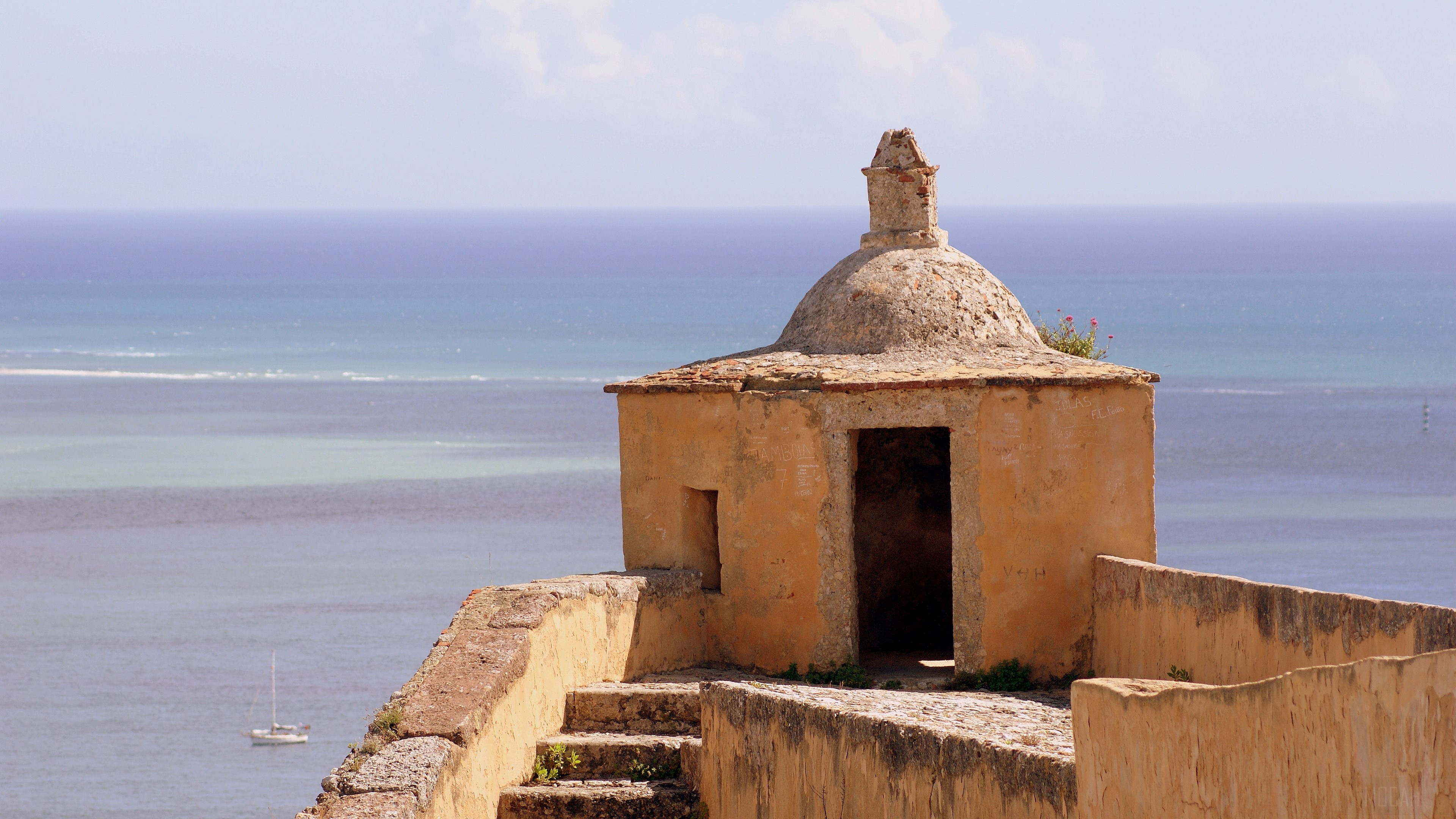 Castle tower overlooking the ocean in Portugal 4K HD Wallpaper