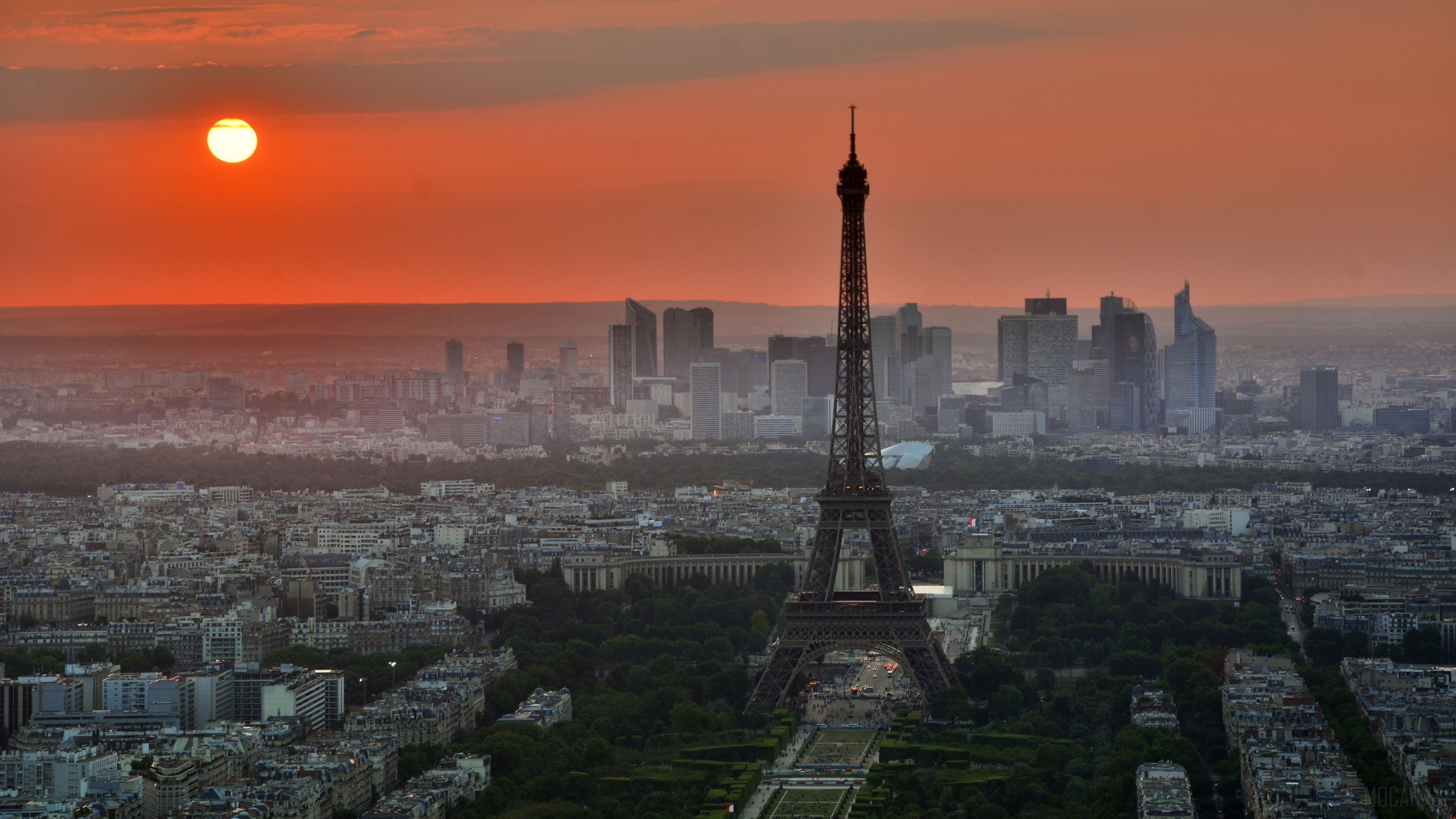 Eiffel Tower in Paris at sunset 4K HD Wallpaper