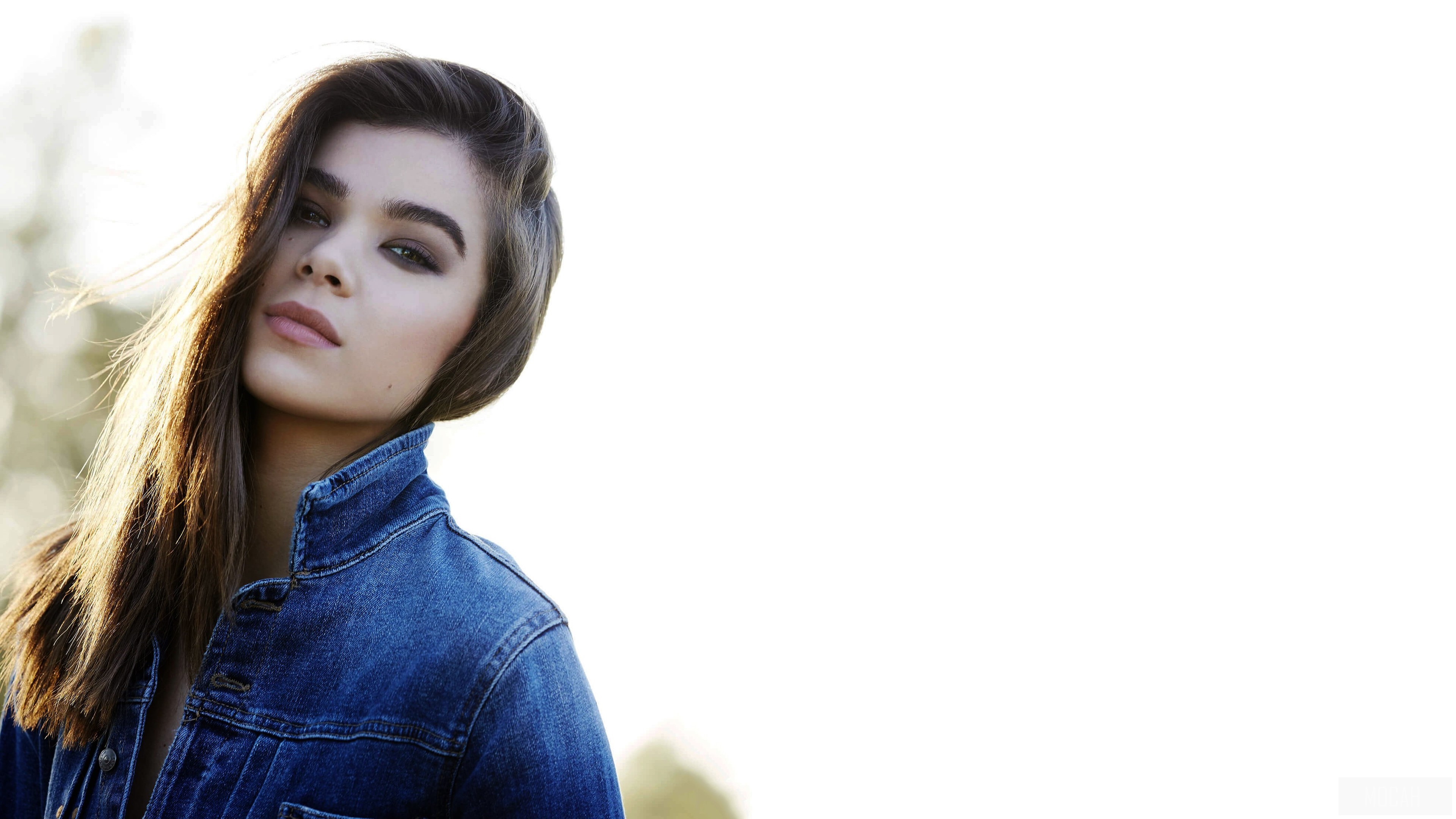 Hailee Steinfeld in Denim Jacket 4K HD Wallpaper