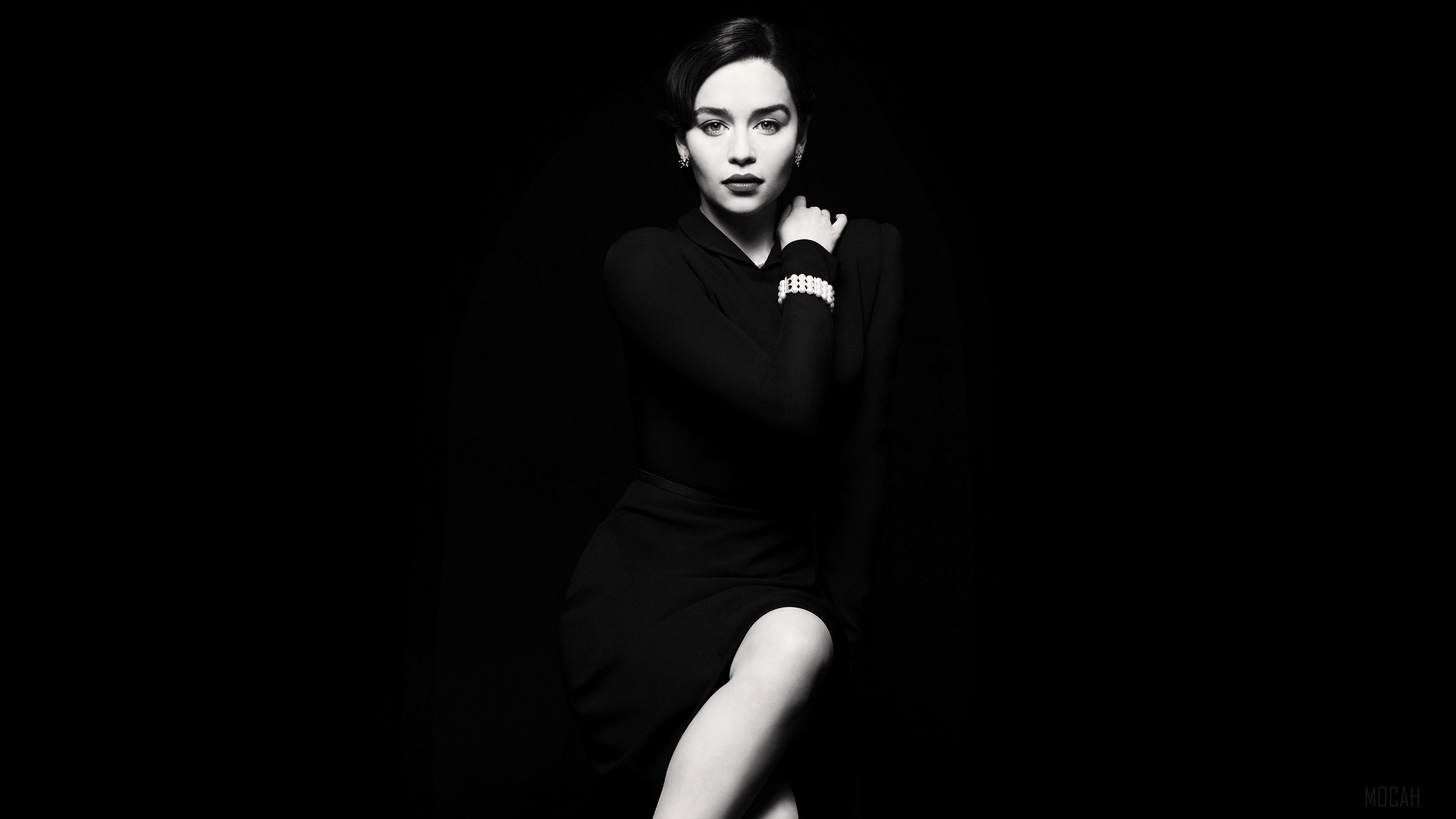 Emilia Clarke Monochrome HD Wallpaper