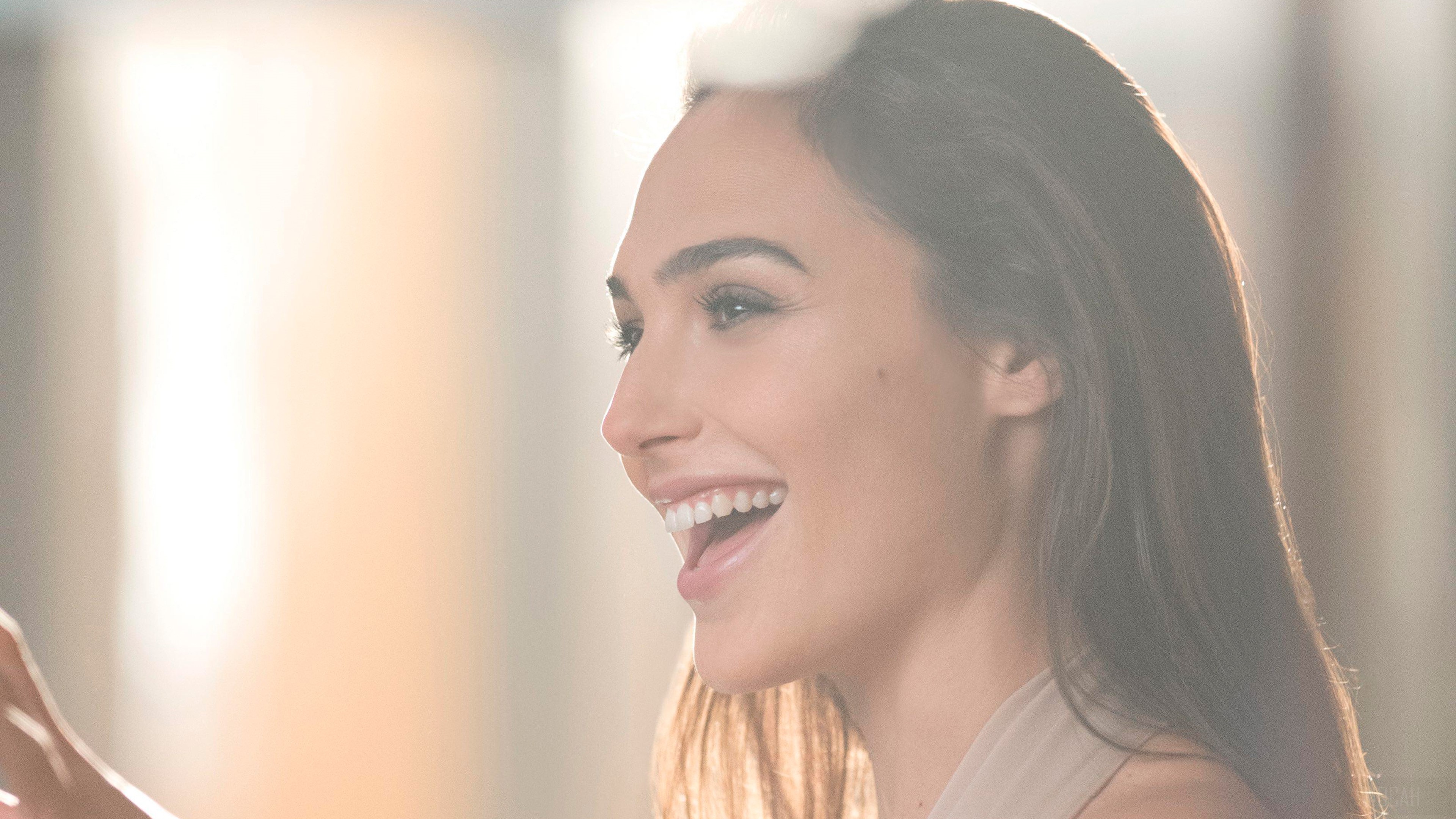 Gal Gadot smiling in 4K HD Wallpaper