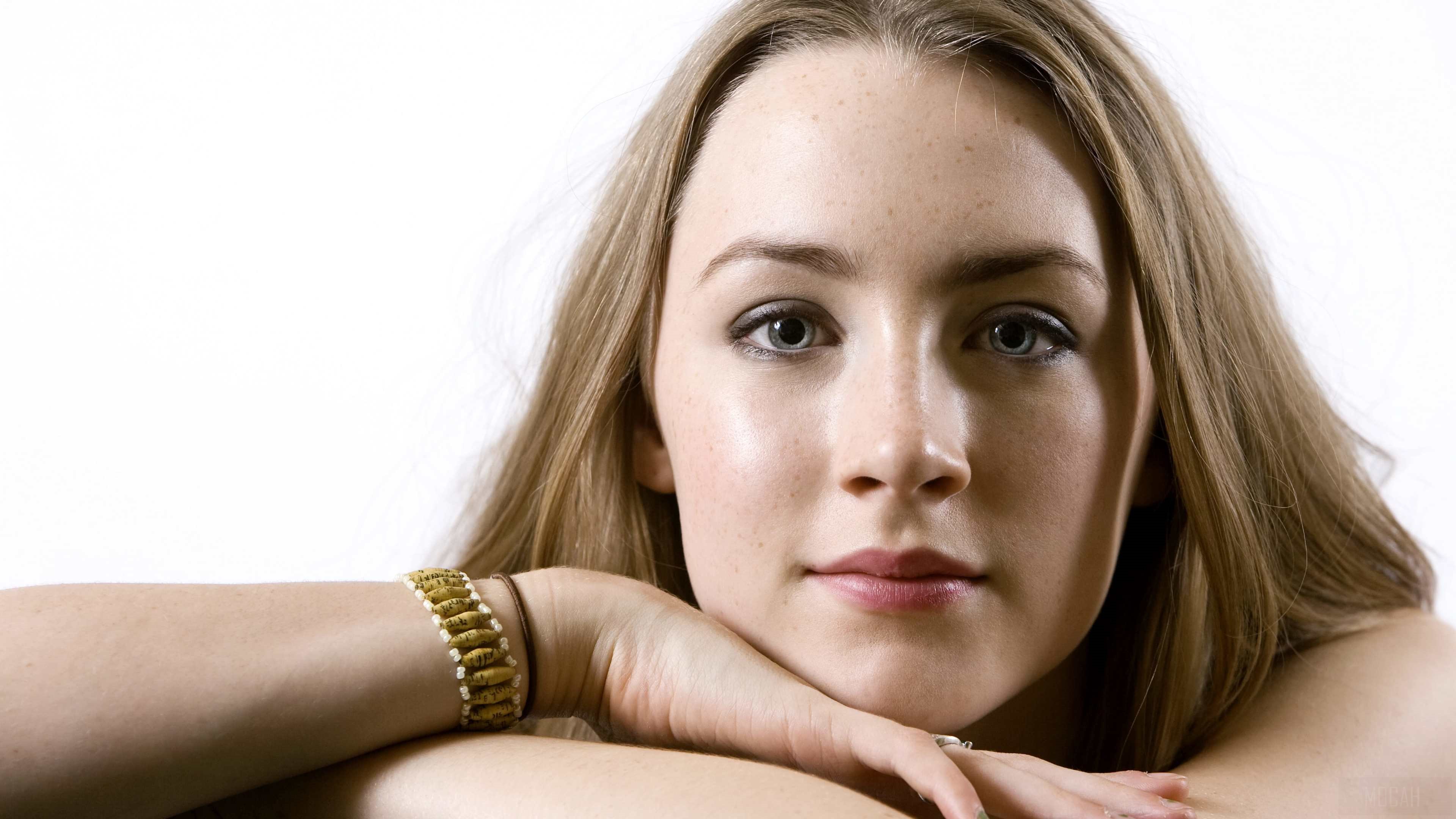 Saoirse Ronan HD Wallpaper