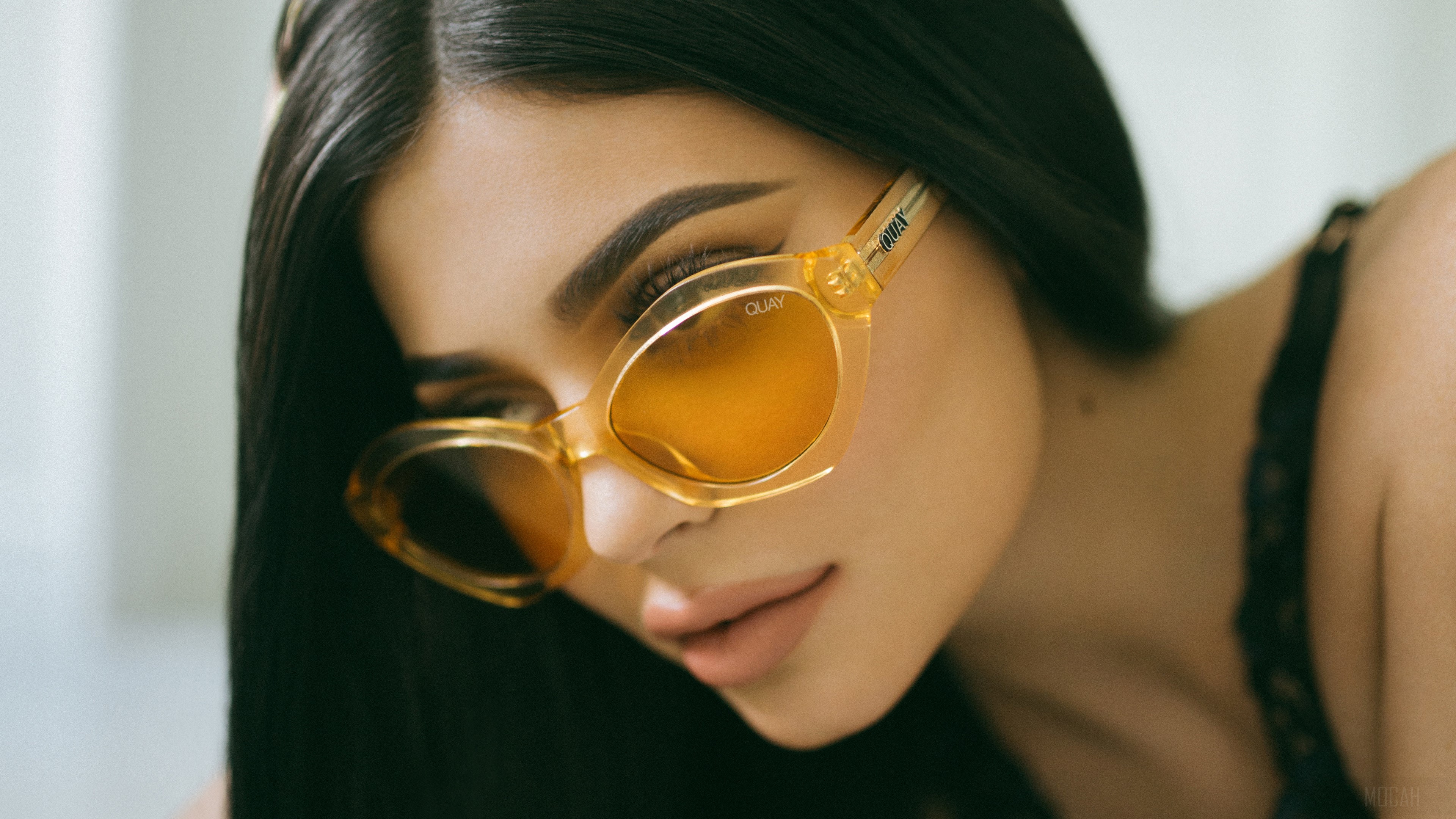 Kylie Jenner wearing Quay sunglasses HD Wallpaper