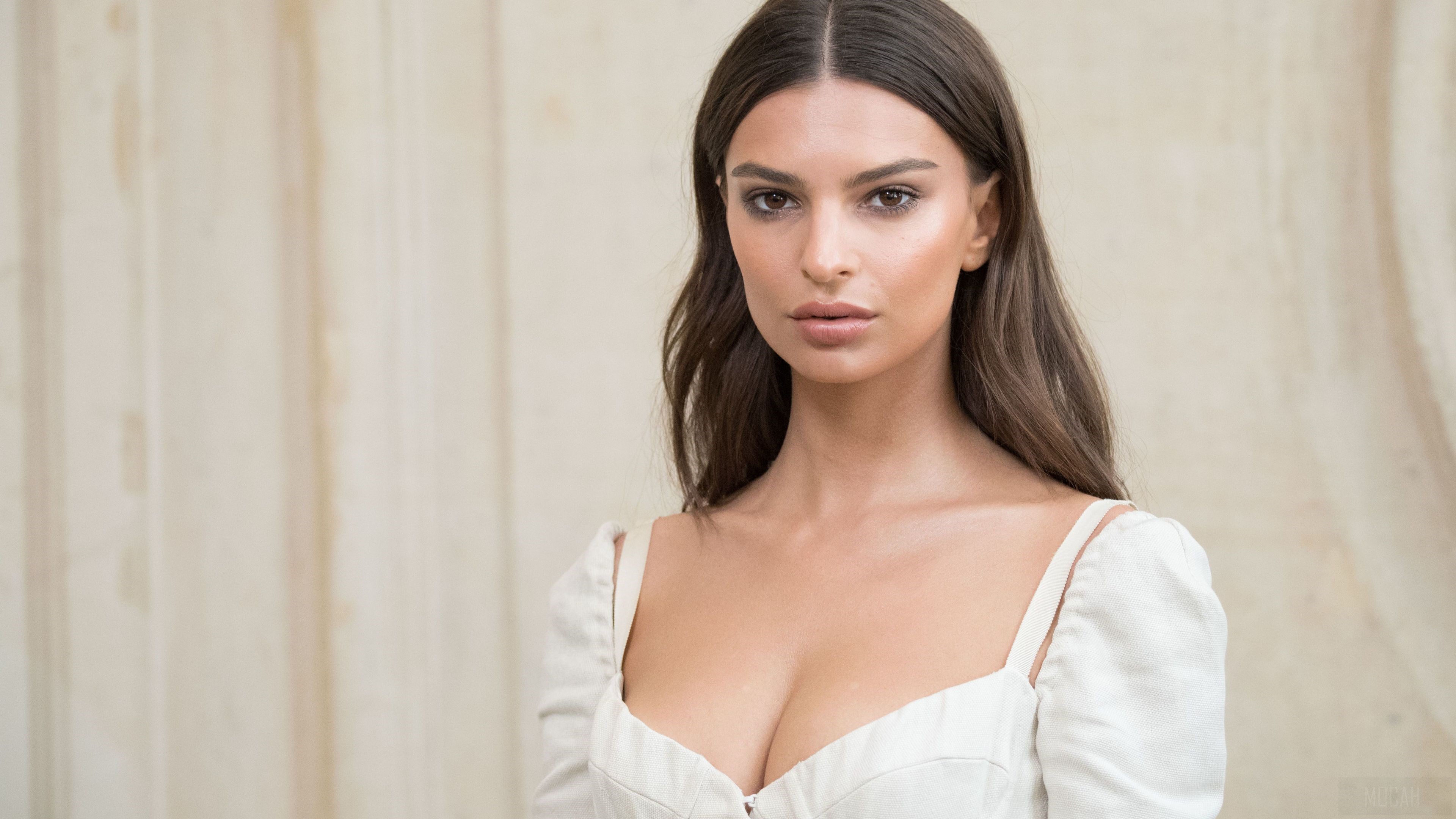 Emily Ratajkowski 2018 HD Wallpaper