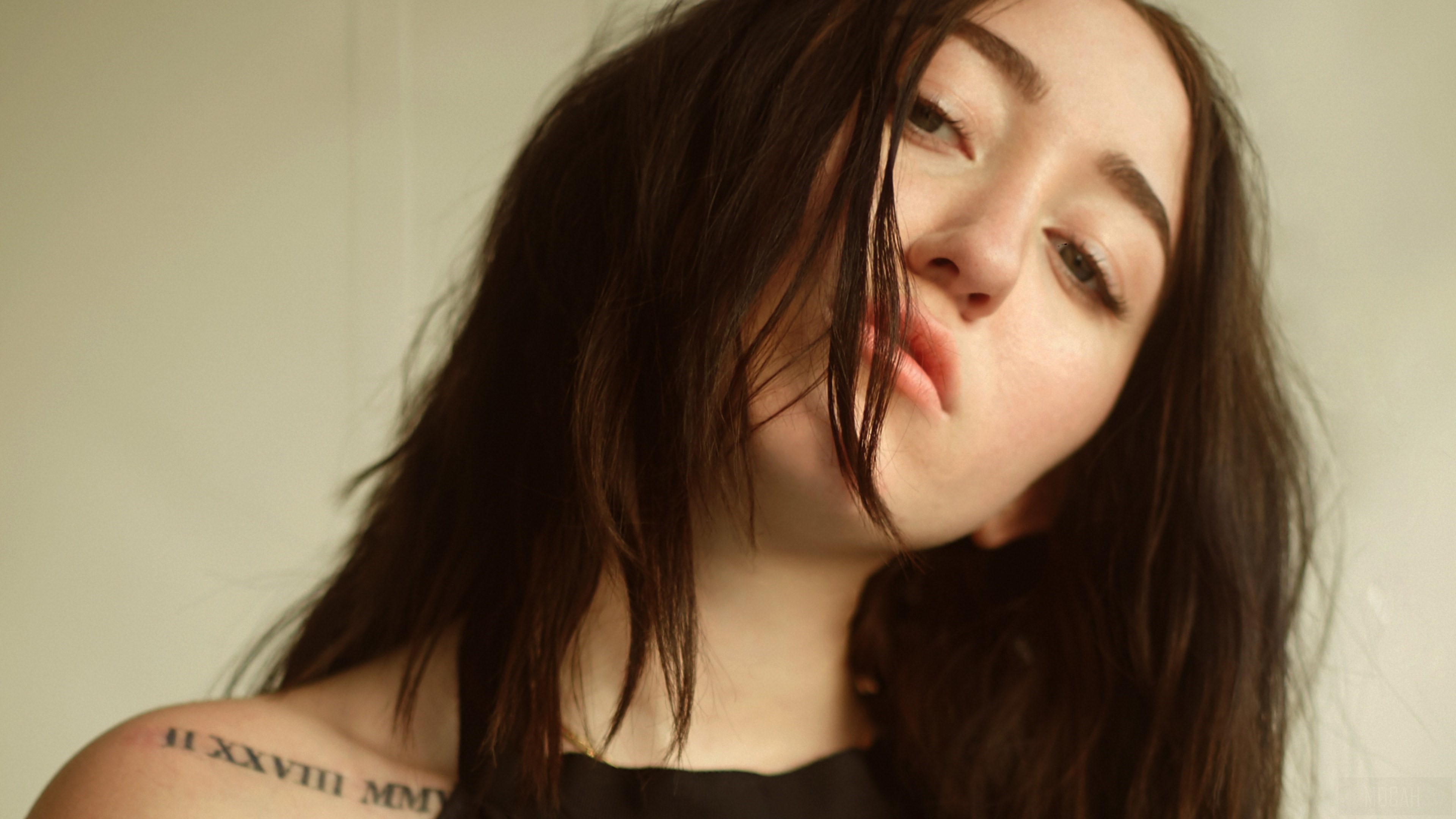 Noah Cyrus HD Wallpaper